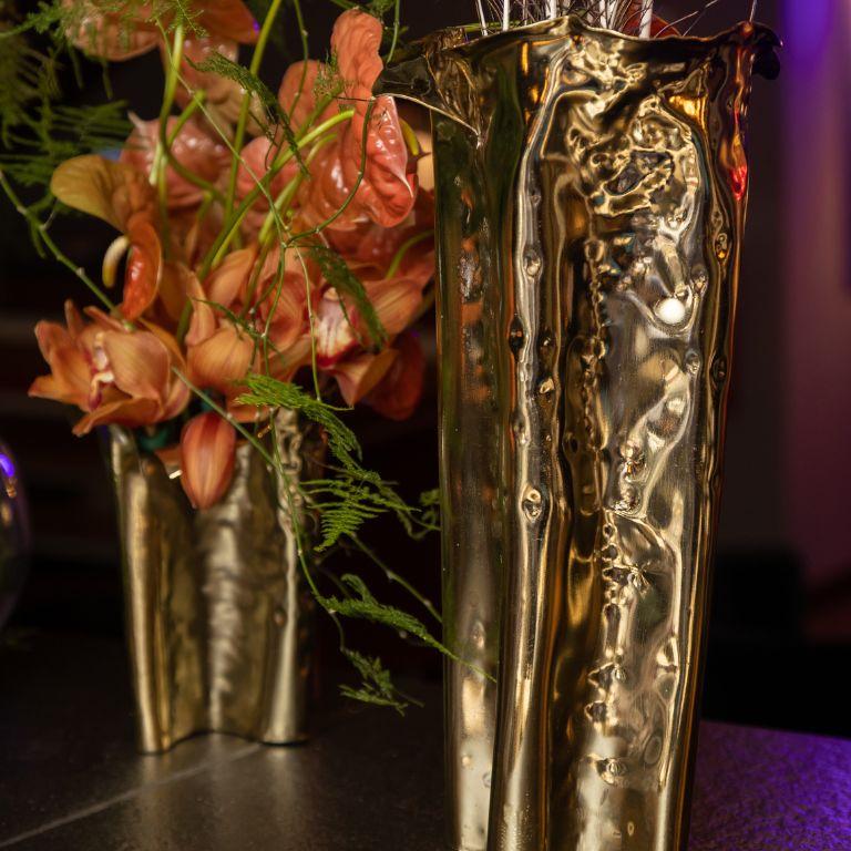 Portuguese Martellato Tall – Elegant Hammered Brass Vase for Contemporary Interiors For Sale