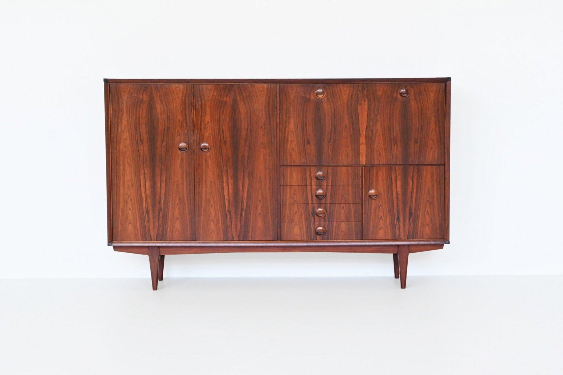 Beautiful highboard model PSR-130 designed by Marten Franckena and manufactured by Fristho Franeker, The Netherlands 1962. This superb refined highboard is made of rosewood with a beautiful grain structure. It features wonderful details and great