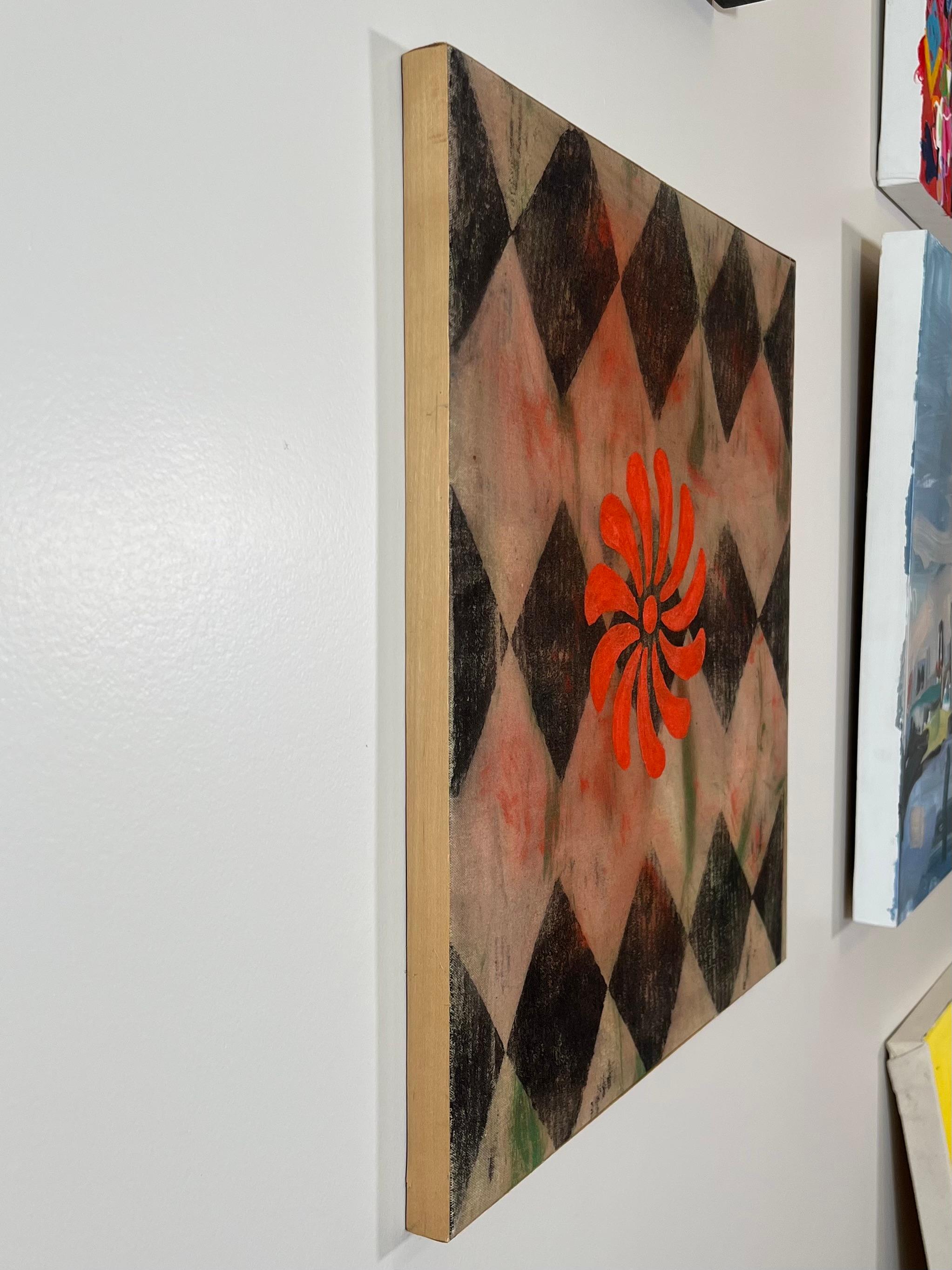 Quadro astratto in acrilico e tintura su tela di cotone dell'artista Martha Lloyd. 

Un fiore rosso brillante in stile girandola al centro di una tela quadrata, su uno sfondo intenzionalmente afflitto da diamanti neri e striature di rosso e verde.