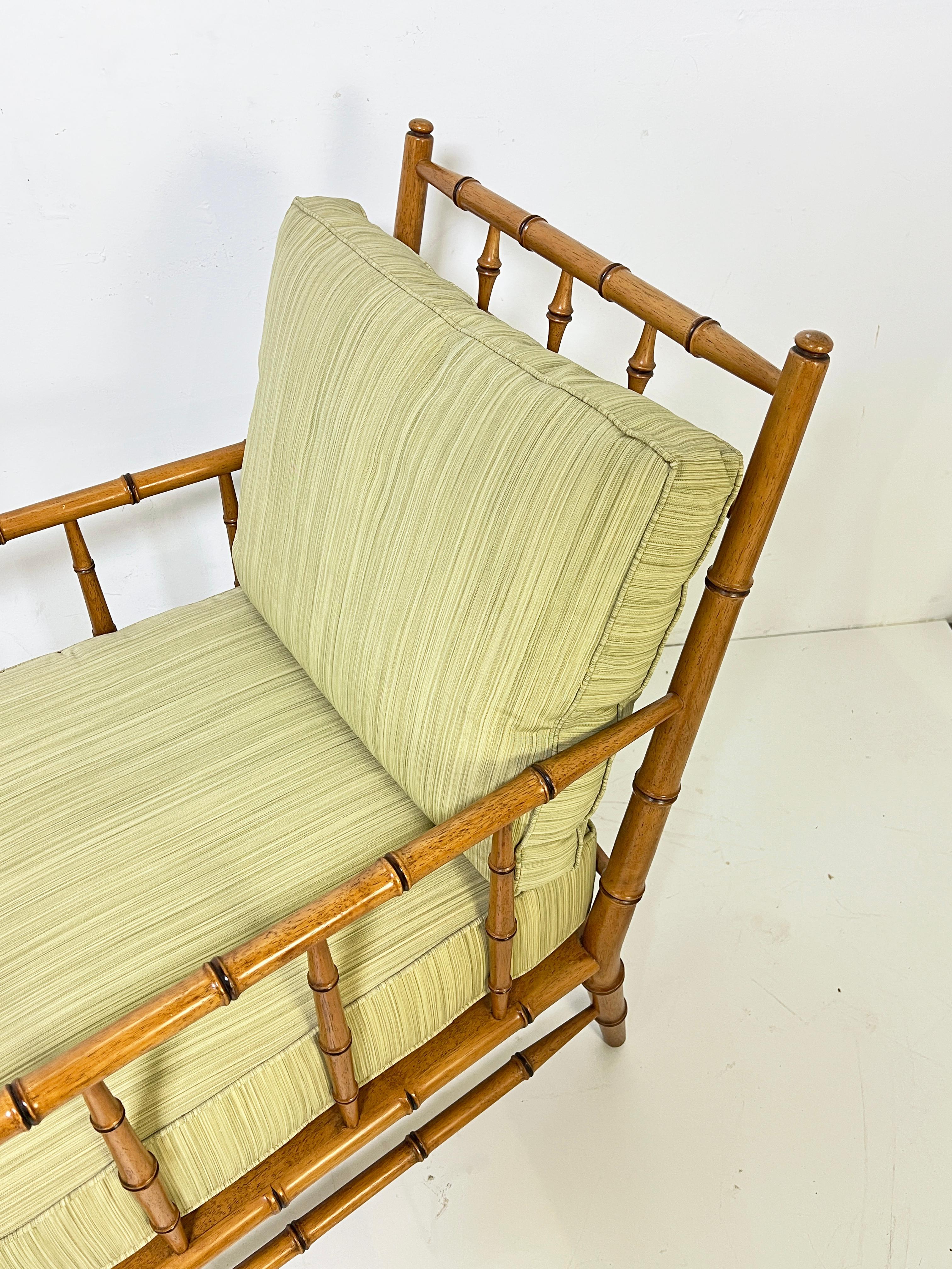 Inconnu Martha Stewart pour Bernhardt Chaise longue en faux bambou de style Chippendale français en vente