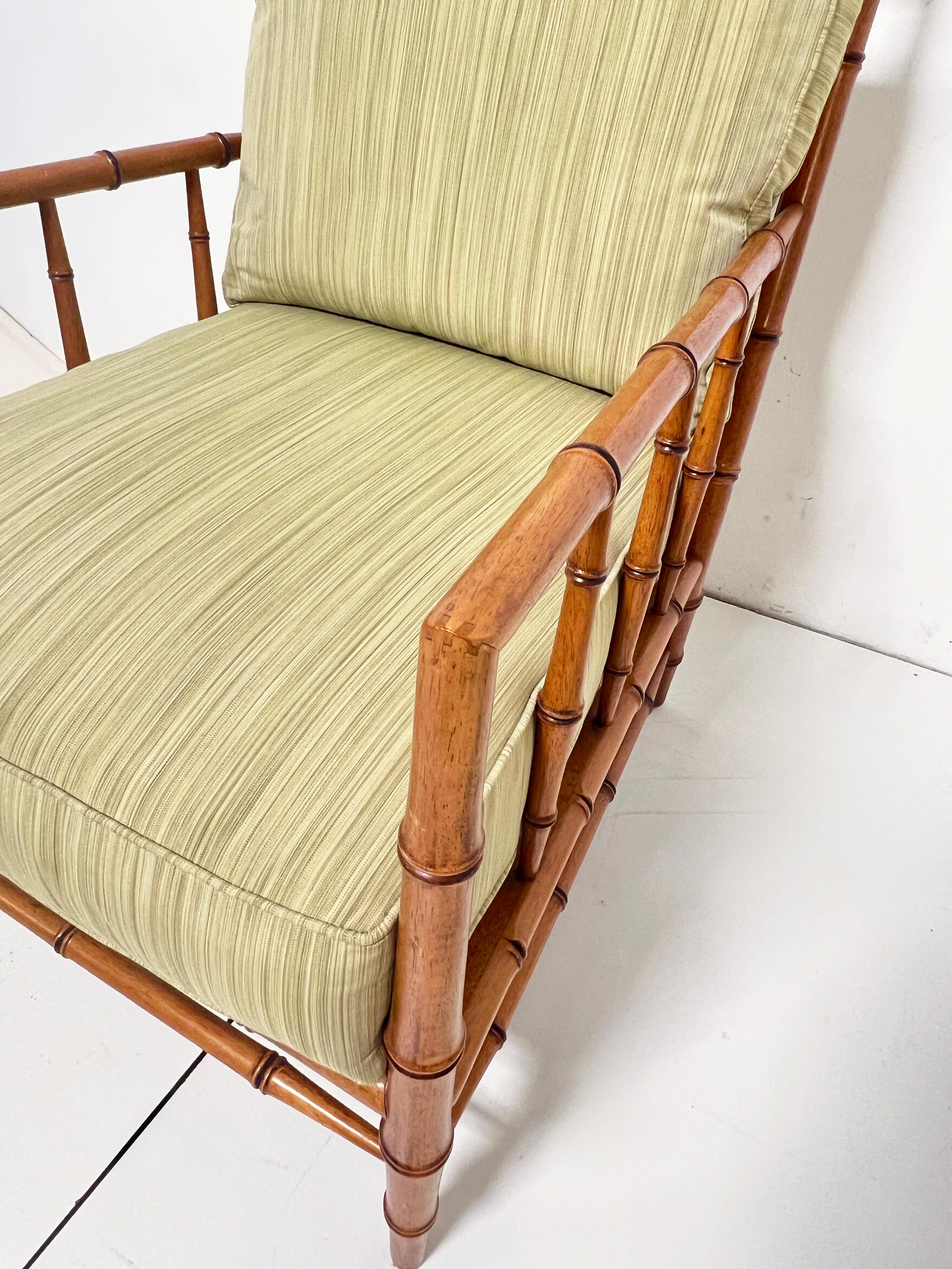 Tissu d'ameublement Martha Stewart pour Bernhardt Chaise longue en faux bambou de style Chippendale français en vente
