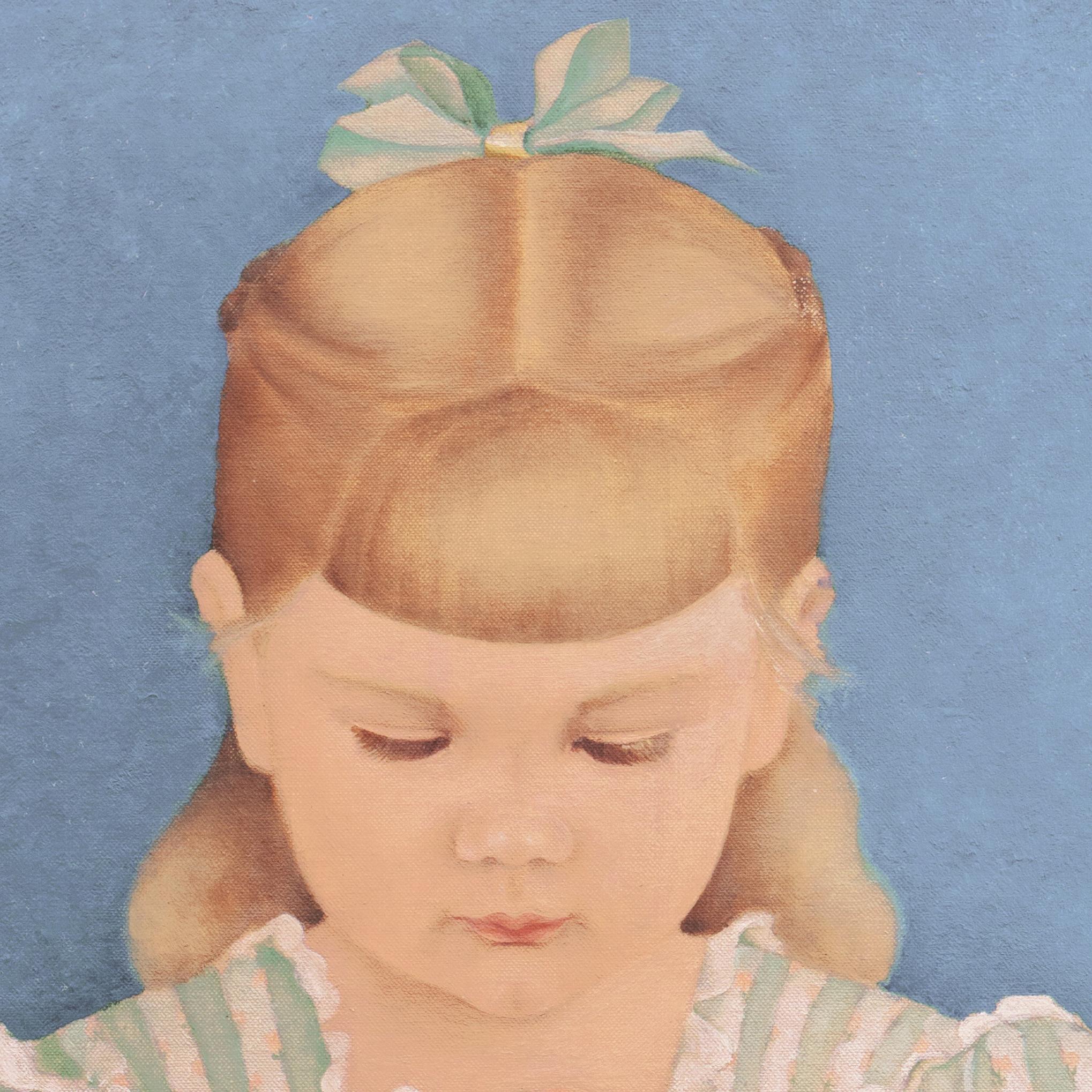 „Sie liebt mich, sie liebt mich nicht“, Mädchen in einem Gingham-Kleid, 1940er Jahre, Volkskunst (Grau), Portrait Painting, von Martha Tracy Frey