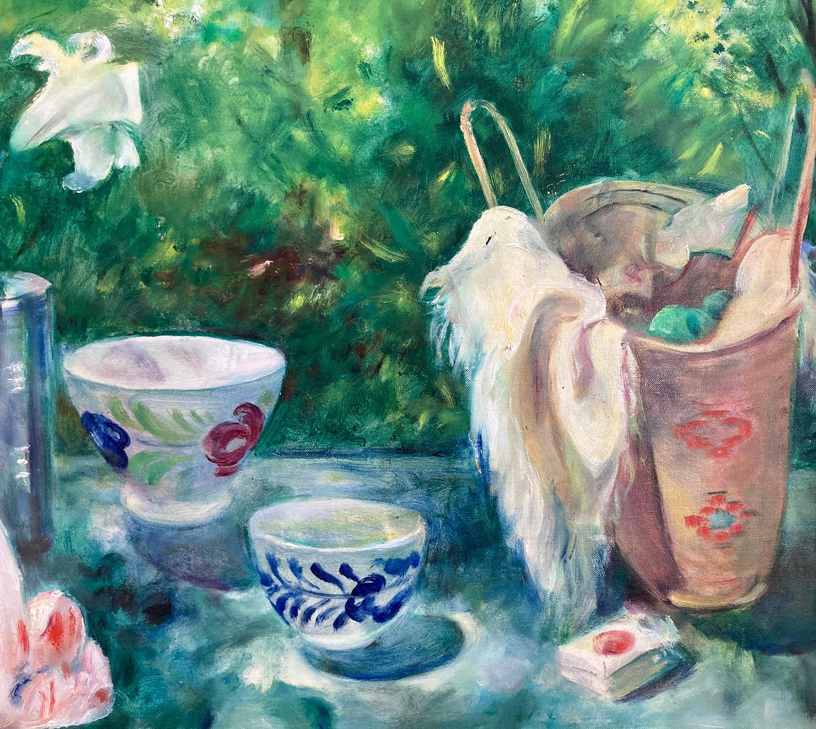 Una caprichosa representación de Martha Walter de una mesa de picnic con flores, tazas, botellas de Pepsi, cuencos y una cesta. Los colores atrevidos y los fuertes contrastes hacen que la obra de Walter sea tan llamativa y cautivadora. Las flores