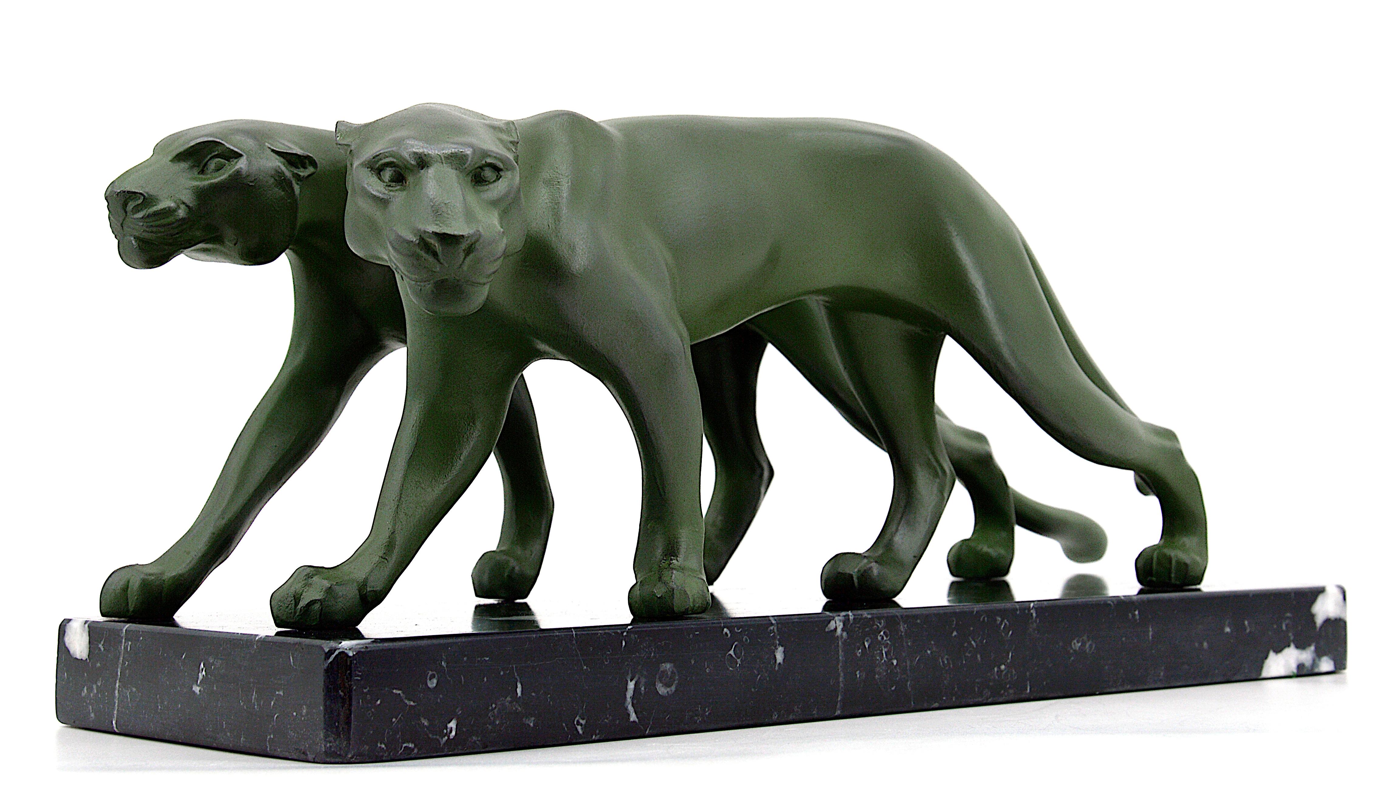 French Art Deco sculpture by Marti Font, France, circa 1925. Panther couple. Cold painted spelter and marble. Measures: Width 24.2