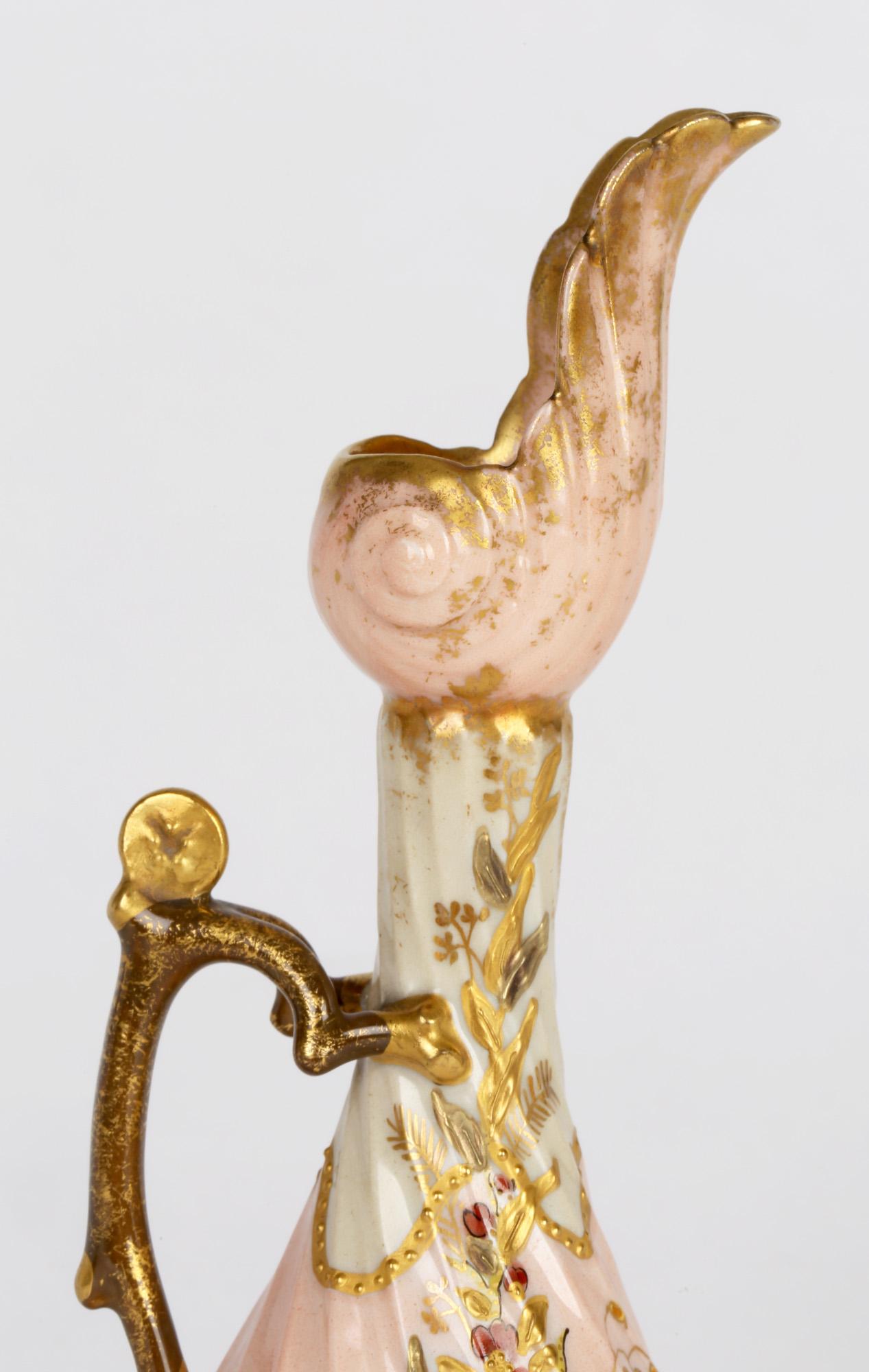 Aiguière à poignée en porcelaine de Limoges à motifs floraux dorés de Martial Redon en vente 6
