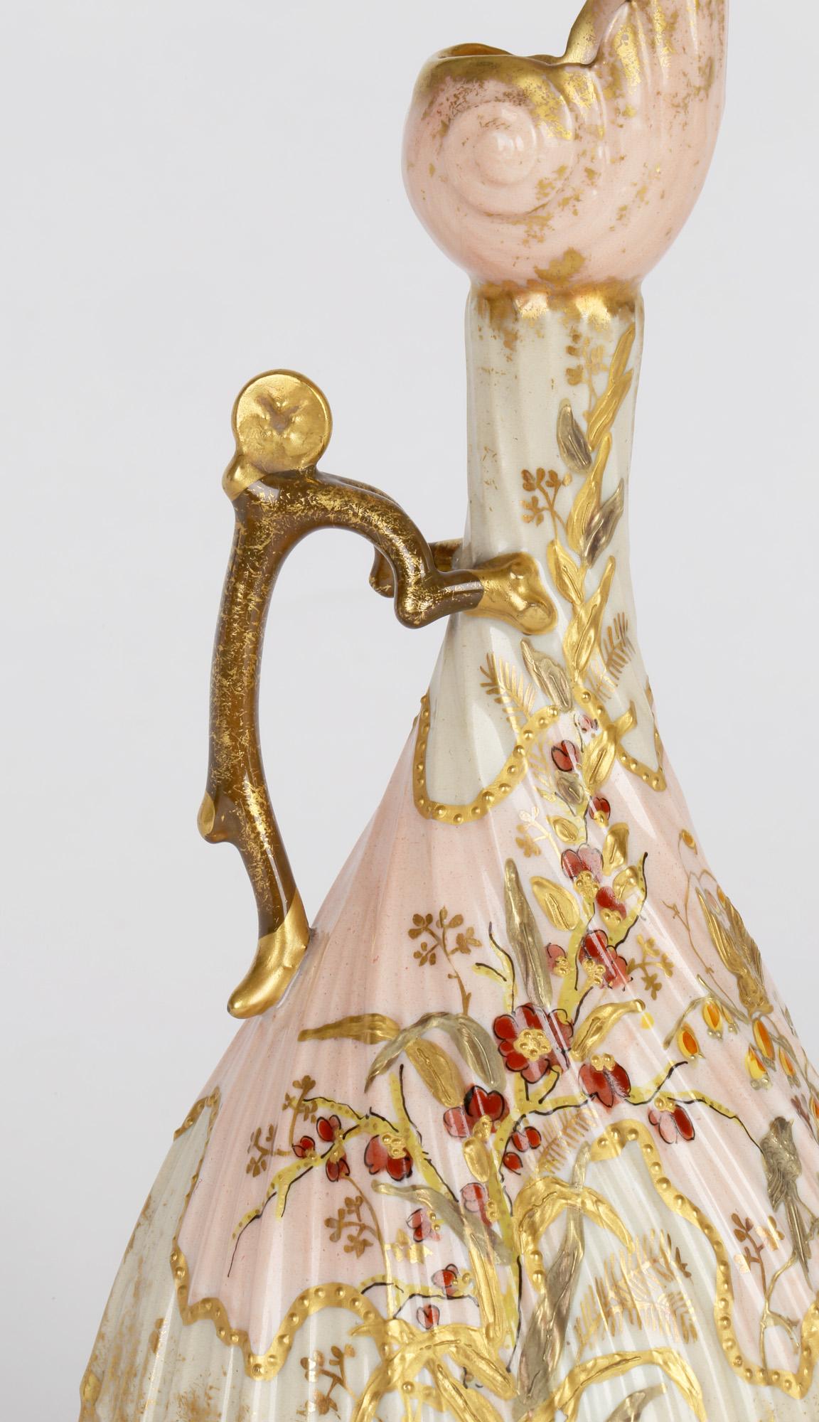 Aiguière à poignée en porcelaine de Limoges à motifs floraux dorés de Martial Redon en vente 8