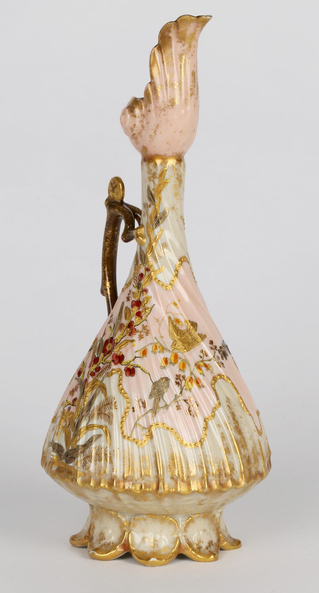 Français Aiguière à poignée en porcelaine de Limoges à motifs floraux dorés de Martial Redon en vente