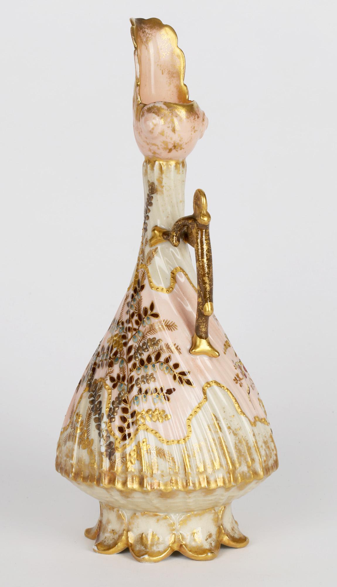 Porcelaine Aiguière à poignée en porcelaine de Limoges à motifs floraux dorés de Martial Redon en vente
