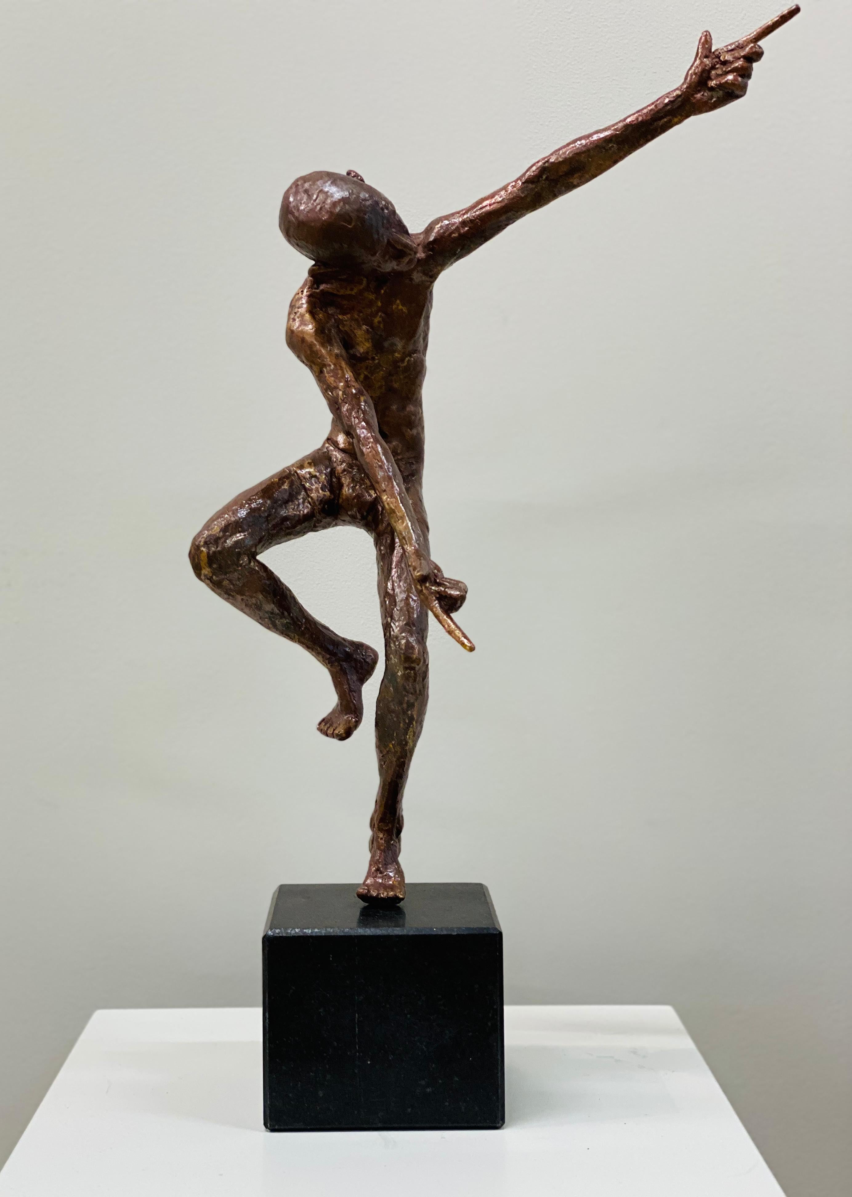 Bailarín IX- Escultura contemporánea de bronce del siglo XXI de un bailarín desnudo masculino