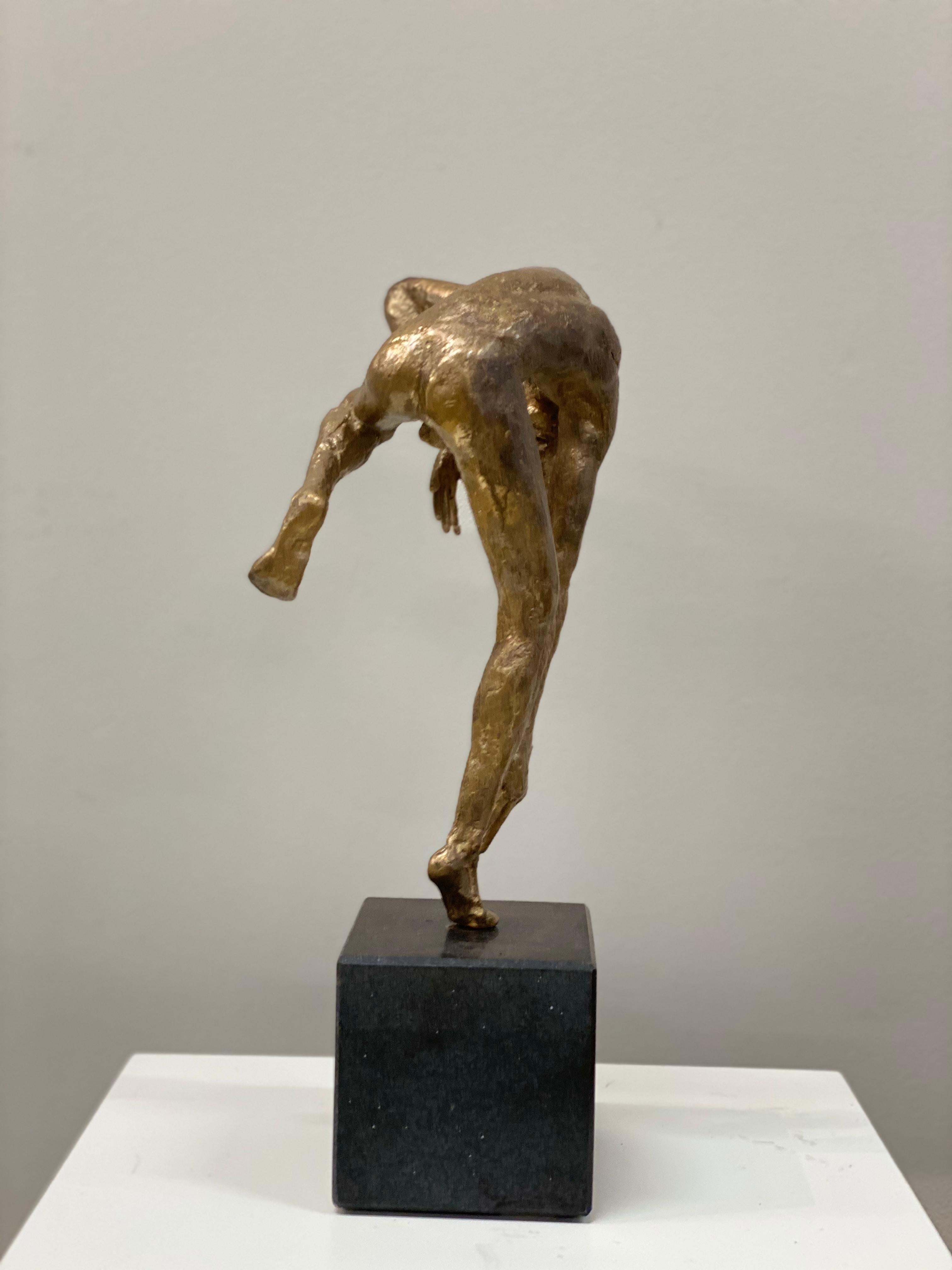 Sculpture en bronze d'une danseuse de danse masculine VIII- XXIe siècle représentant un nu en vente 1