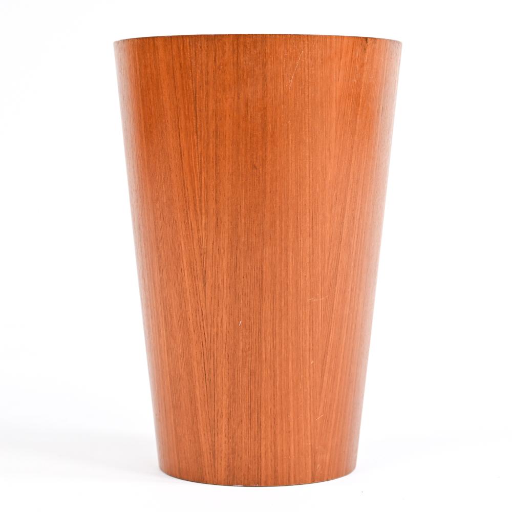 An iconic teak veneered wastebasket in rare large size, designed by Martin Åberg for Servex of Sweden; marked with heat stamps underneath. Model No. 77674.