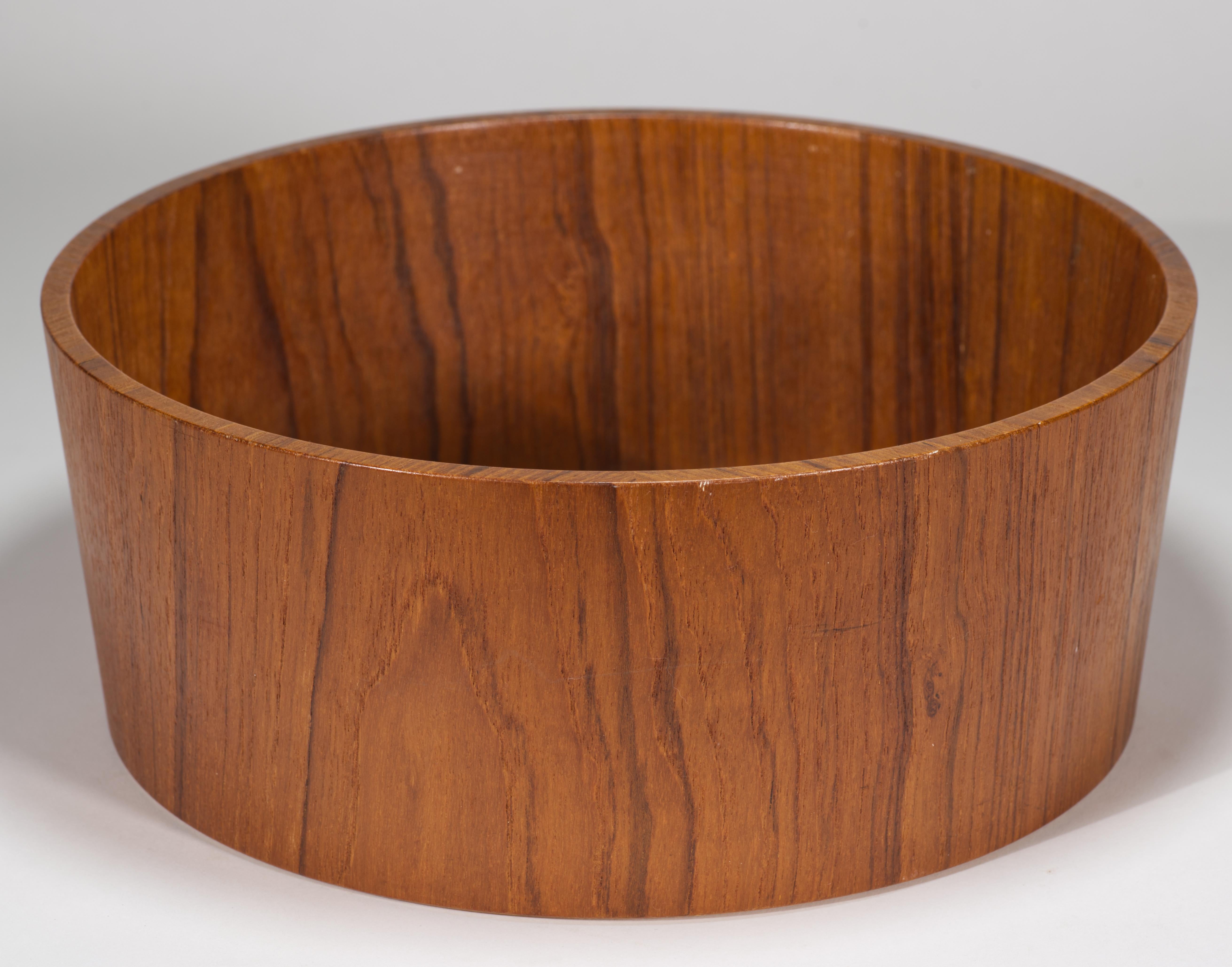 Scandinavo moderno Martine Aberg per The Modern Scandinavian, Ciotola in teak, Svezia 1960 in vendita
