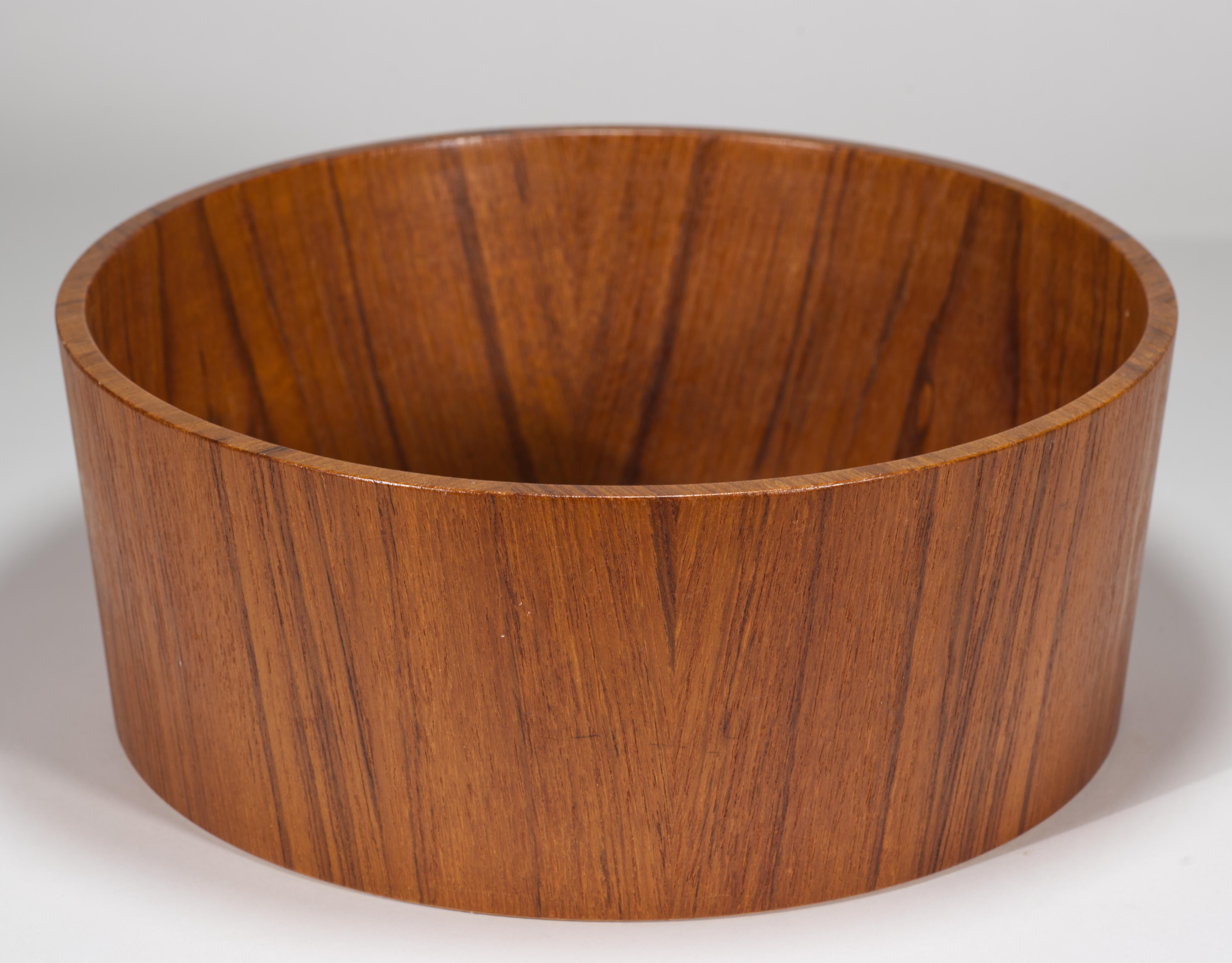 Svedese Martine Aberg per The Modern Scandinavian, Ciotola in teak, Svezia 1960 in vendita