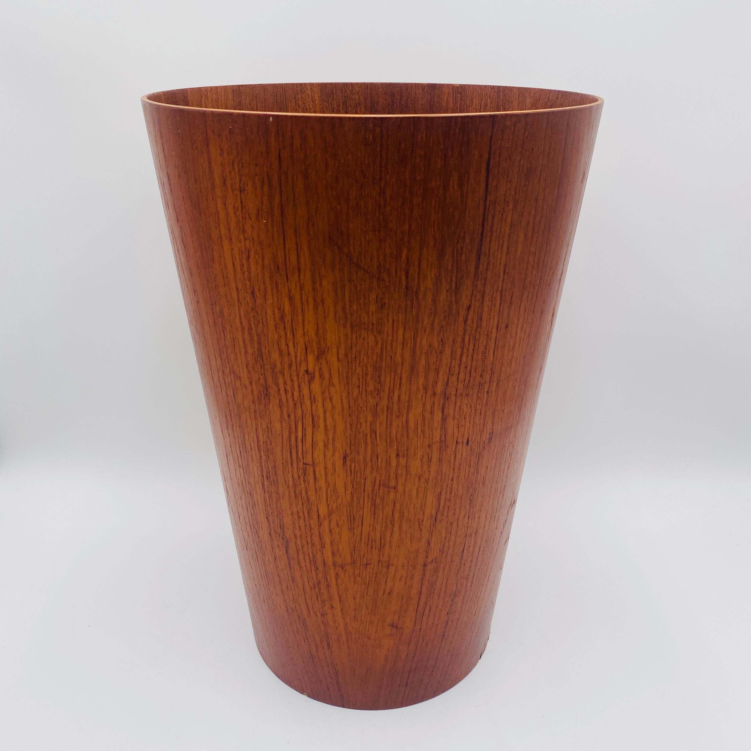 Martin Aberg Mid-Century Teak Wastebasket by Servex of Sweden 1960s For Sale 4