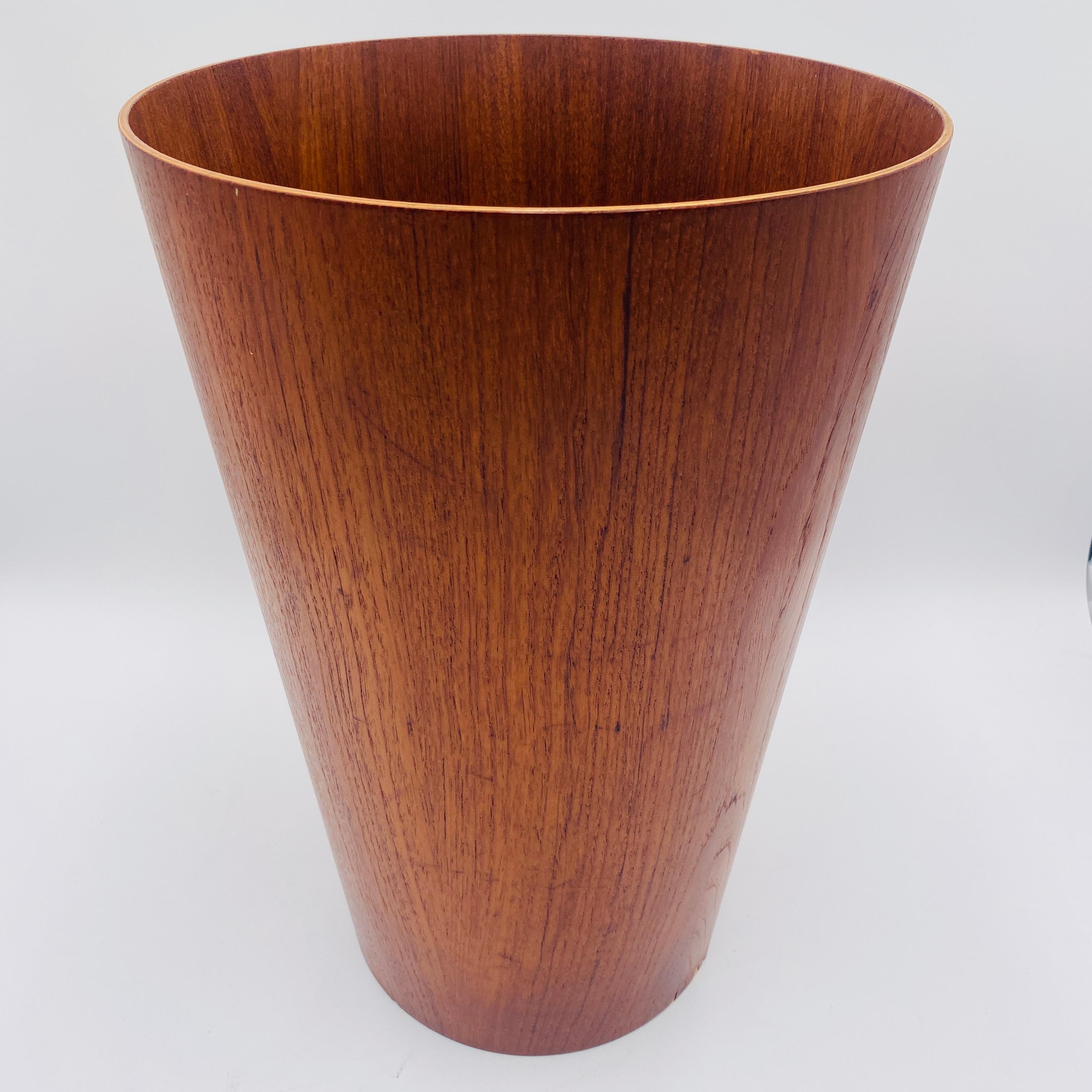 An iconic teak veneered wastebasket, designed by Martin Åberg for Servex of Sweden; marked with heat stamps underneath. This is a rare  large, tall wastebasket. 