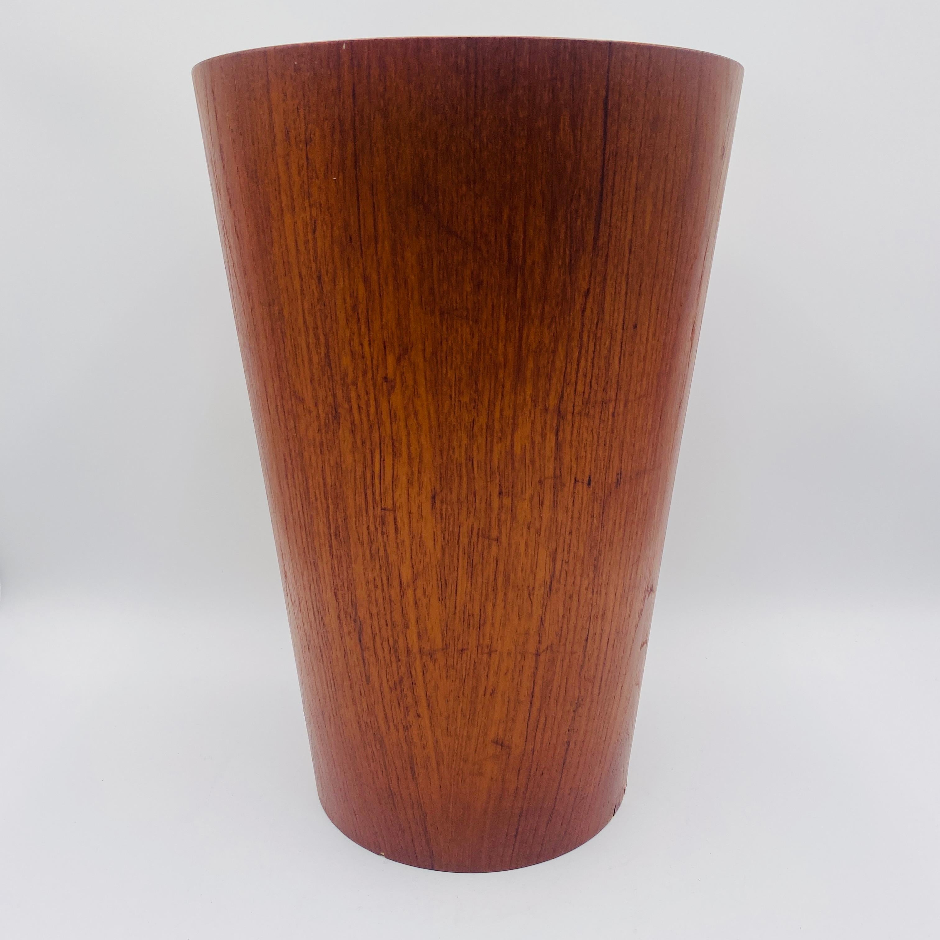 Martin Aberg Mid-Century Teak Wastebasket by Servex of Sweden 1960s For Sale 3