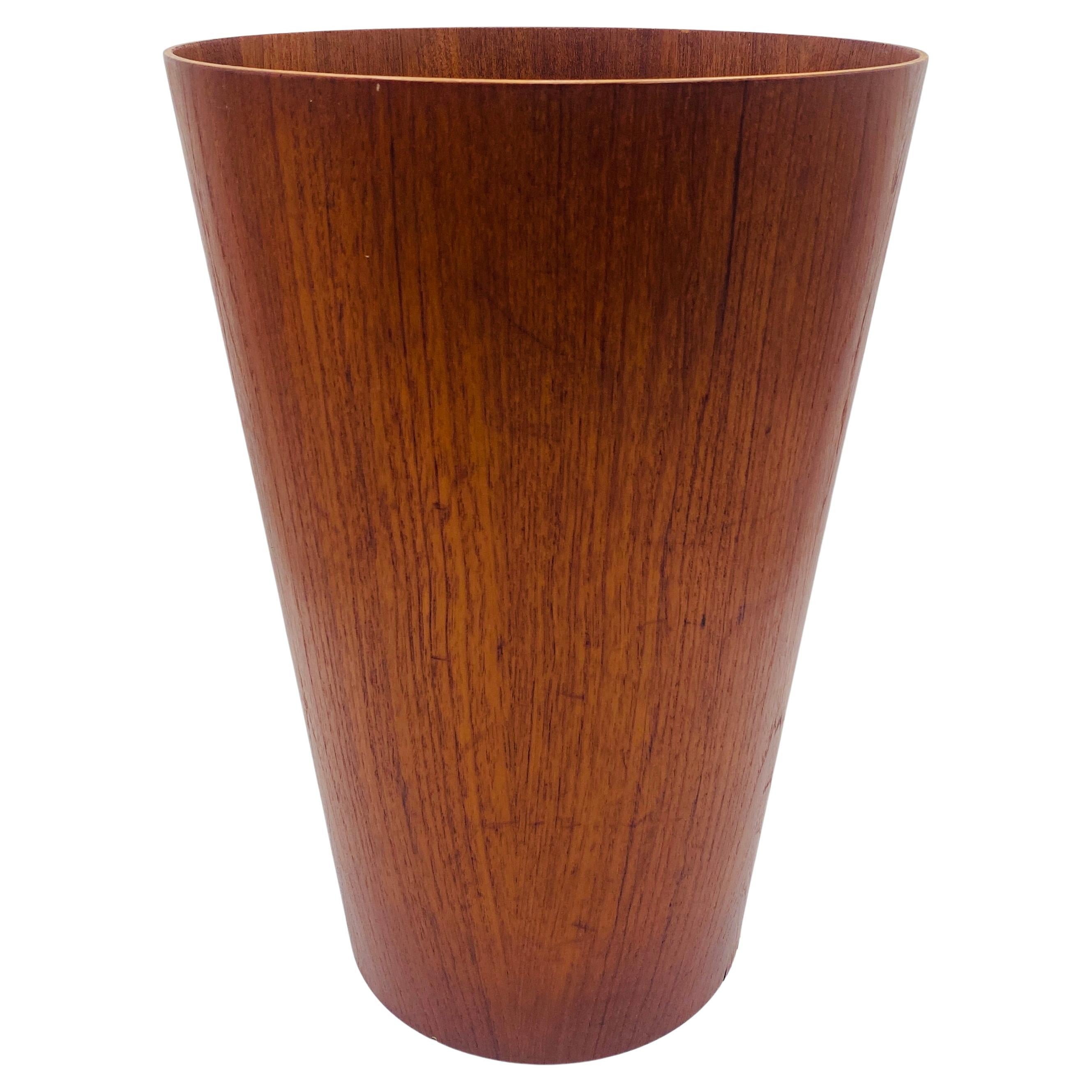 Martine Aberg, cestino per rifiuti in teak di metà secolo di Servex of Sweden 1960s