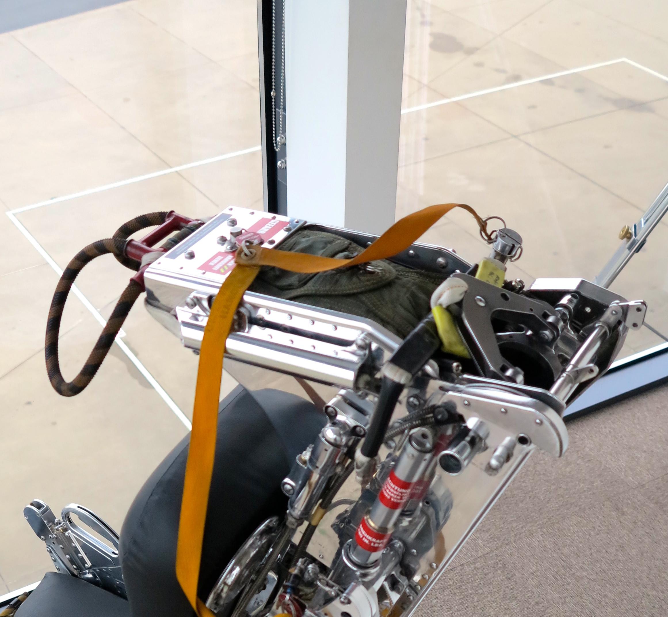Martin Baker F-4 Phantom Ejector Seat In Excellent Condition For Sale In Luton, GB