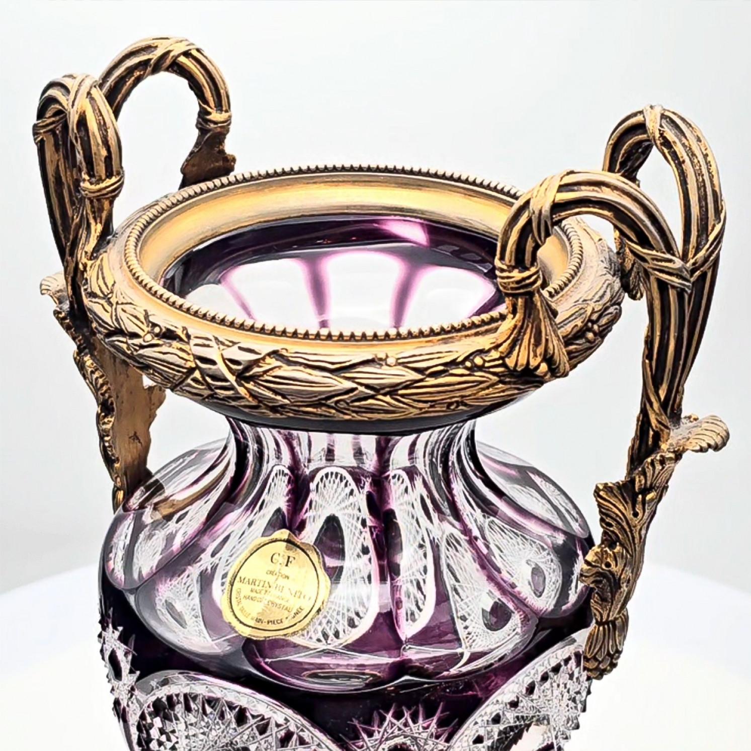 Luxury at its finest, a rarely seen Martin Benito fine and heavy purple cut to clear centre piece bowl, mouth-blown, hand-cut crystal and gilt bronze doré mount of swans and Baroque scrolls.

Dimensions:
Height: 16,53