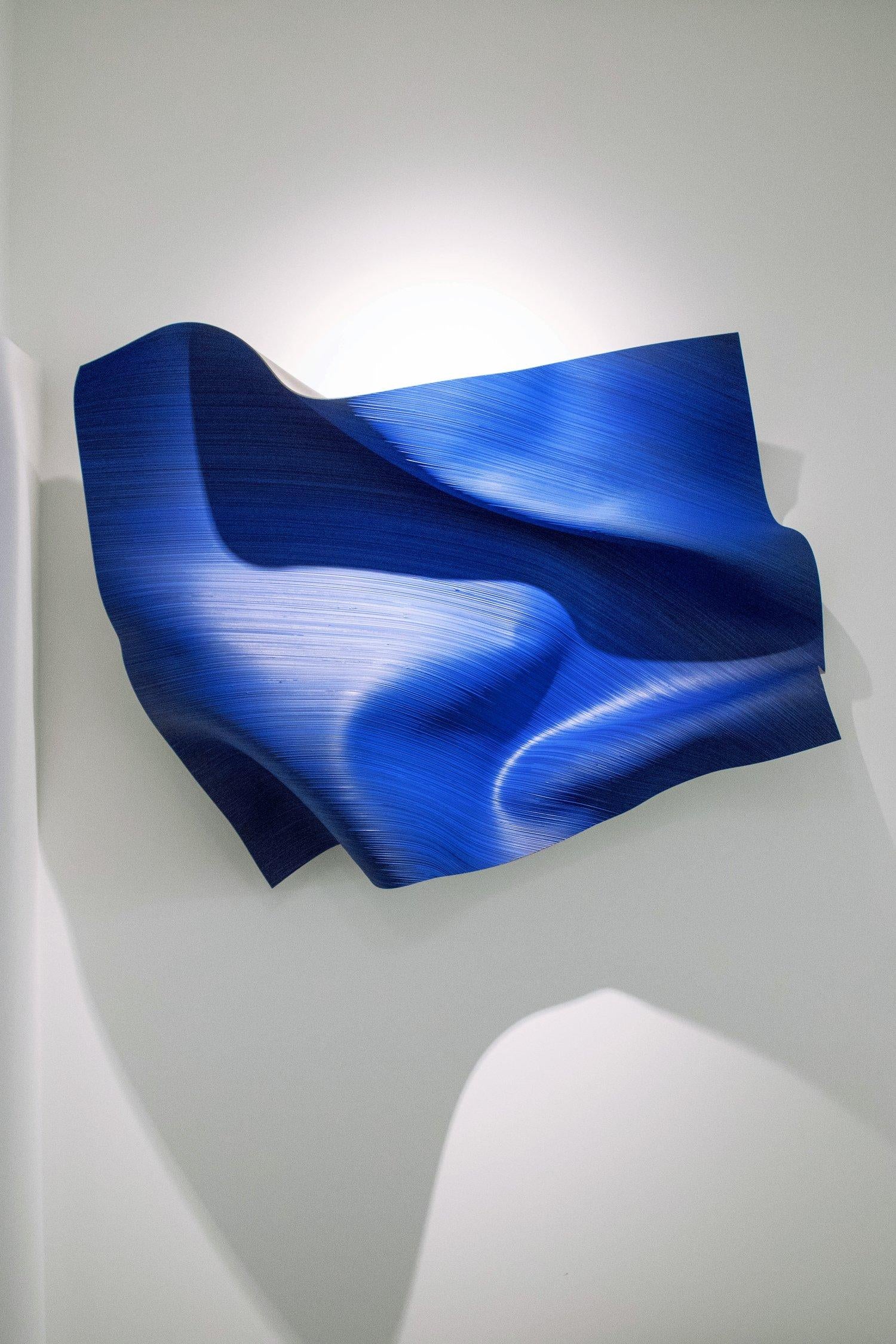 Martin Berger choreographs materials and uses the dynamics of gestures and the body to capture movement.  His canvases and installations are guided by free and measured movements in curves or lines, with reliefs, superpositions, and breaks that