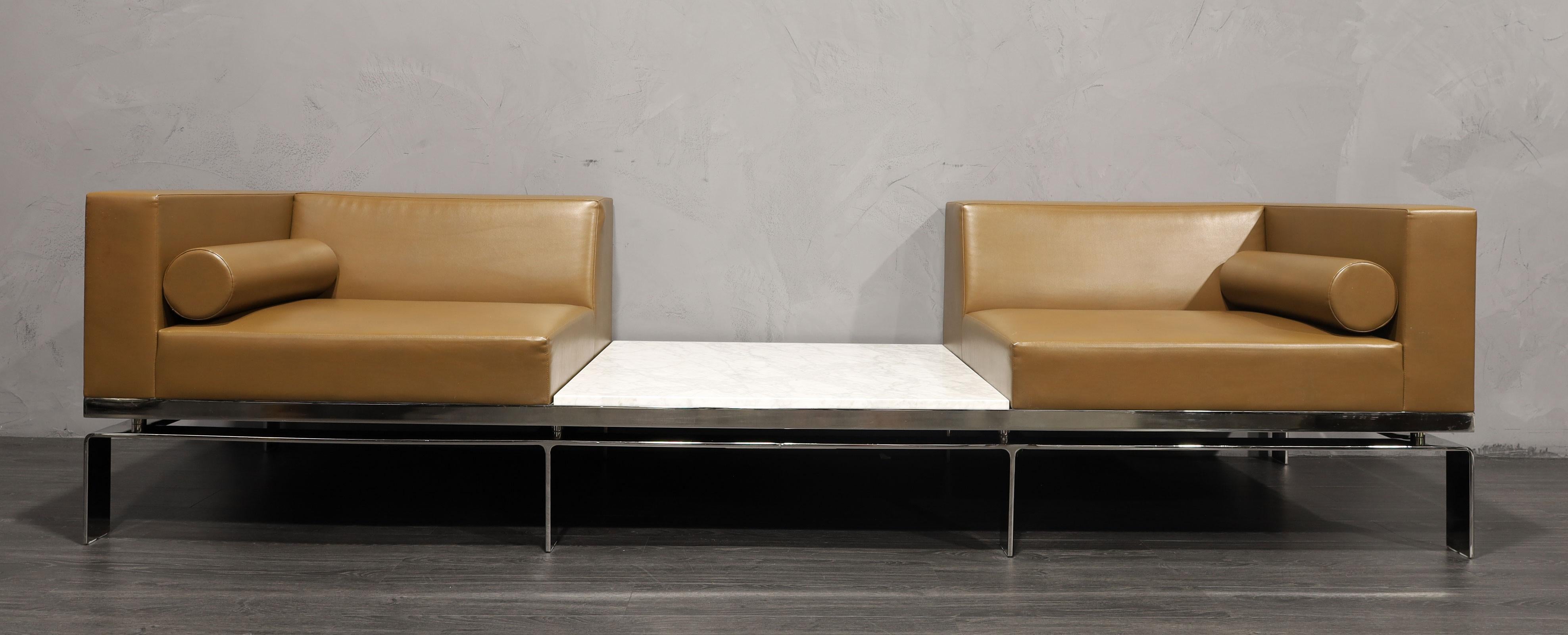 Martin Brattrud banquette en cuir avec table en marbre Bon état - En vente à Dallas, TX