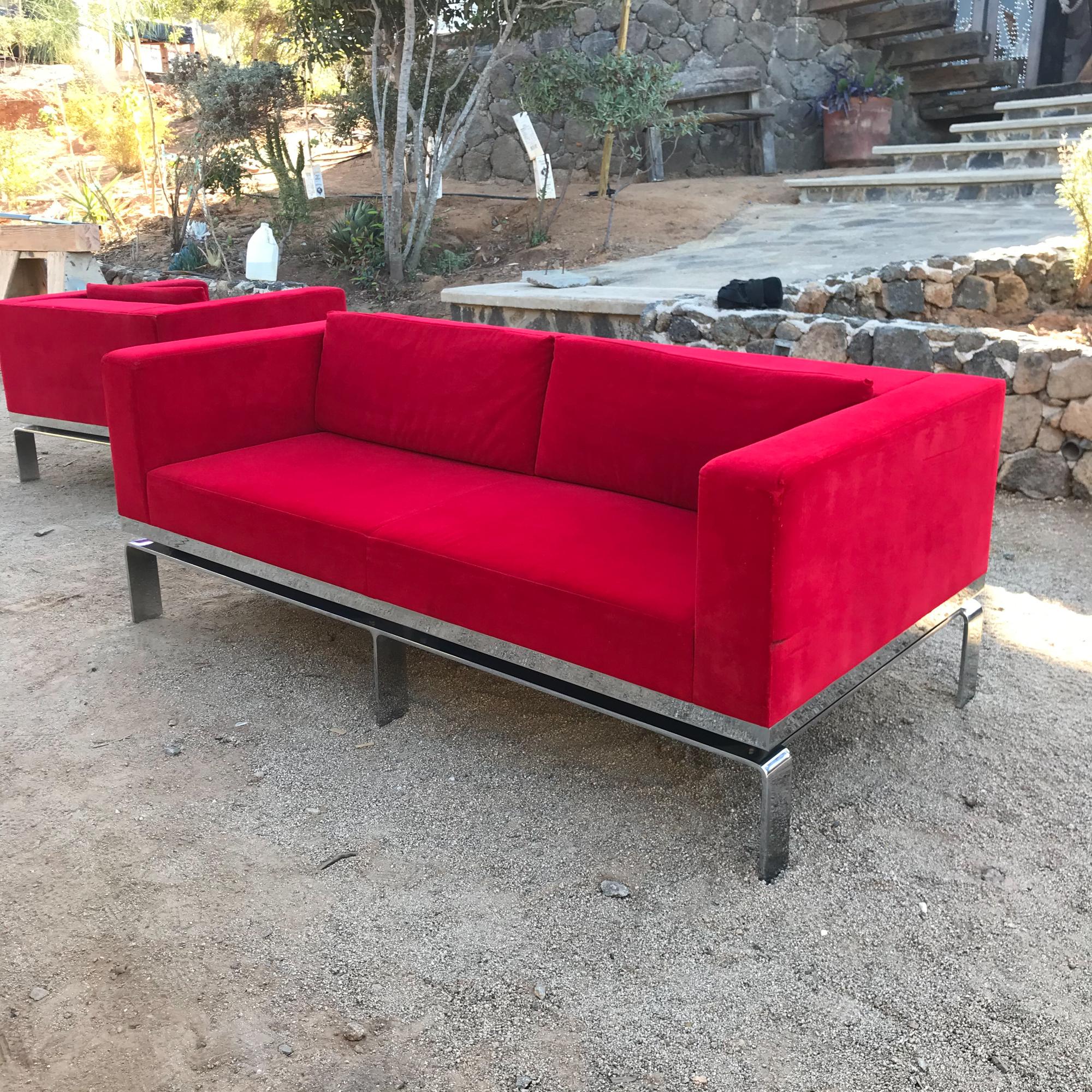 Red Sofa
Contemporary Chrome SOFA upscale elegant Red by designers Collin Burry & Terry Walker for Martin Brattrud of California
Reminiscent of Milo Baughman midcentury design.
Trimmed in Chrome Plated Steel.
Original Upholstery in RED.
Not new but