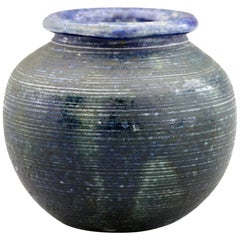 Jarrón en forma de urna esmaltado en azul y negro de Martin Brothers Art Pottery, Siglo XIX