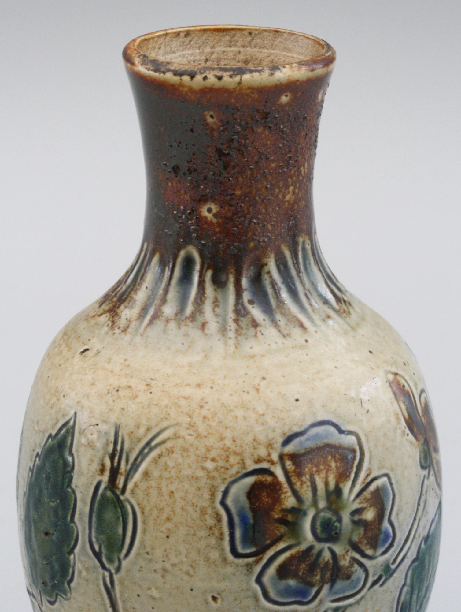 Martin Brothers Art Pottery Dog Rose Vase, 19th Century 4