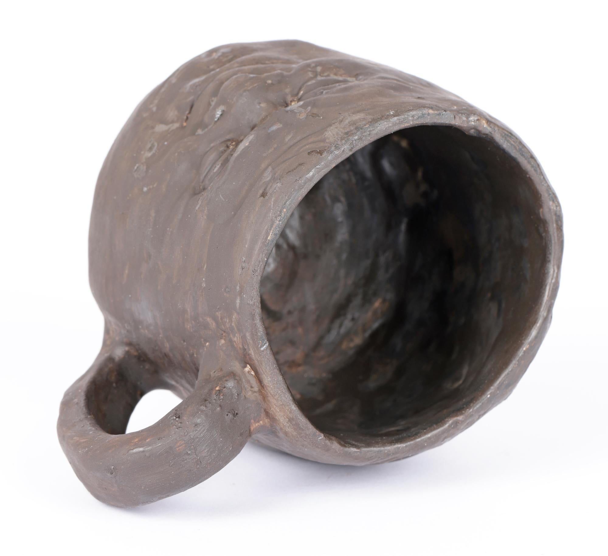 Tasse double face en poterie noire non émaillée des frères Martin Bon état - En vente à Bishop's Stortford, Hertfordshire