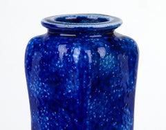 Vase en poterie d'art émaillé bleu foncé « Martin Brothers »