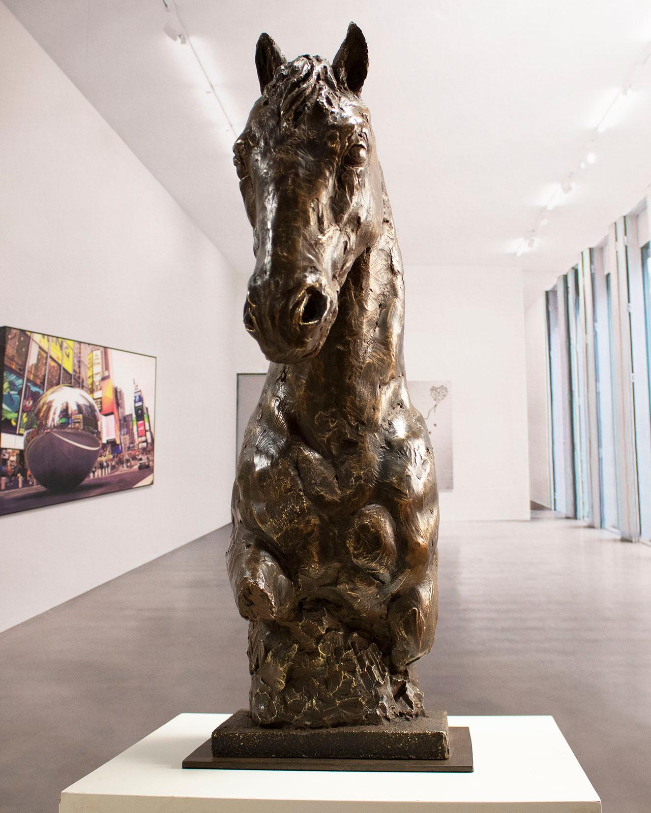 Impressionist horsehead - Martín Duque Impressionist Bronze layer Sculpture For Sale 1