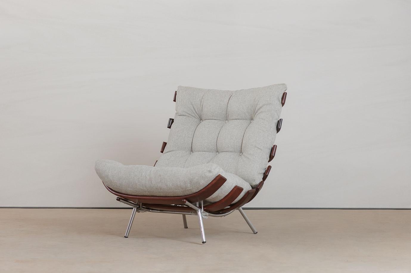 Rib chair ‘also called Costela chair’ designed by Martin Eisler and Carlo Hauner in Brazilian Imbuia wood and metal. These chairs are iconic Brazilian Mid-Century Modern pieces, circa 1960. The chair has been recently reupholstered in off white