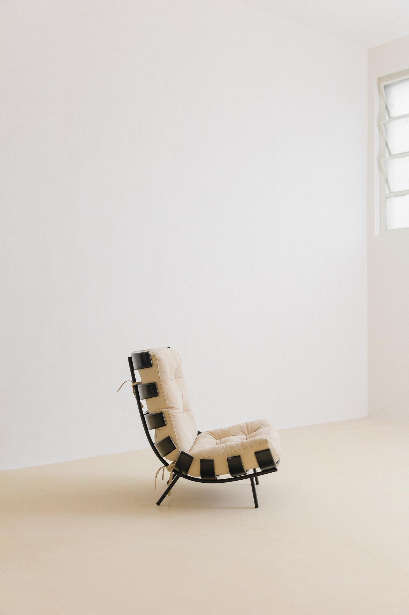 The Costela armchair is an iconic Brazilian Mid-Century Modern piece. It was designed by Martin Eisler (1913 - 1977) in 1953 and manufactured by the companies Móveis Artesanal and Forma S.A. Móveis e Objetos de Arte, where he was partner and