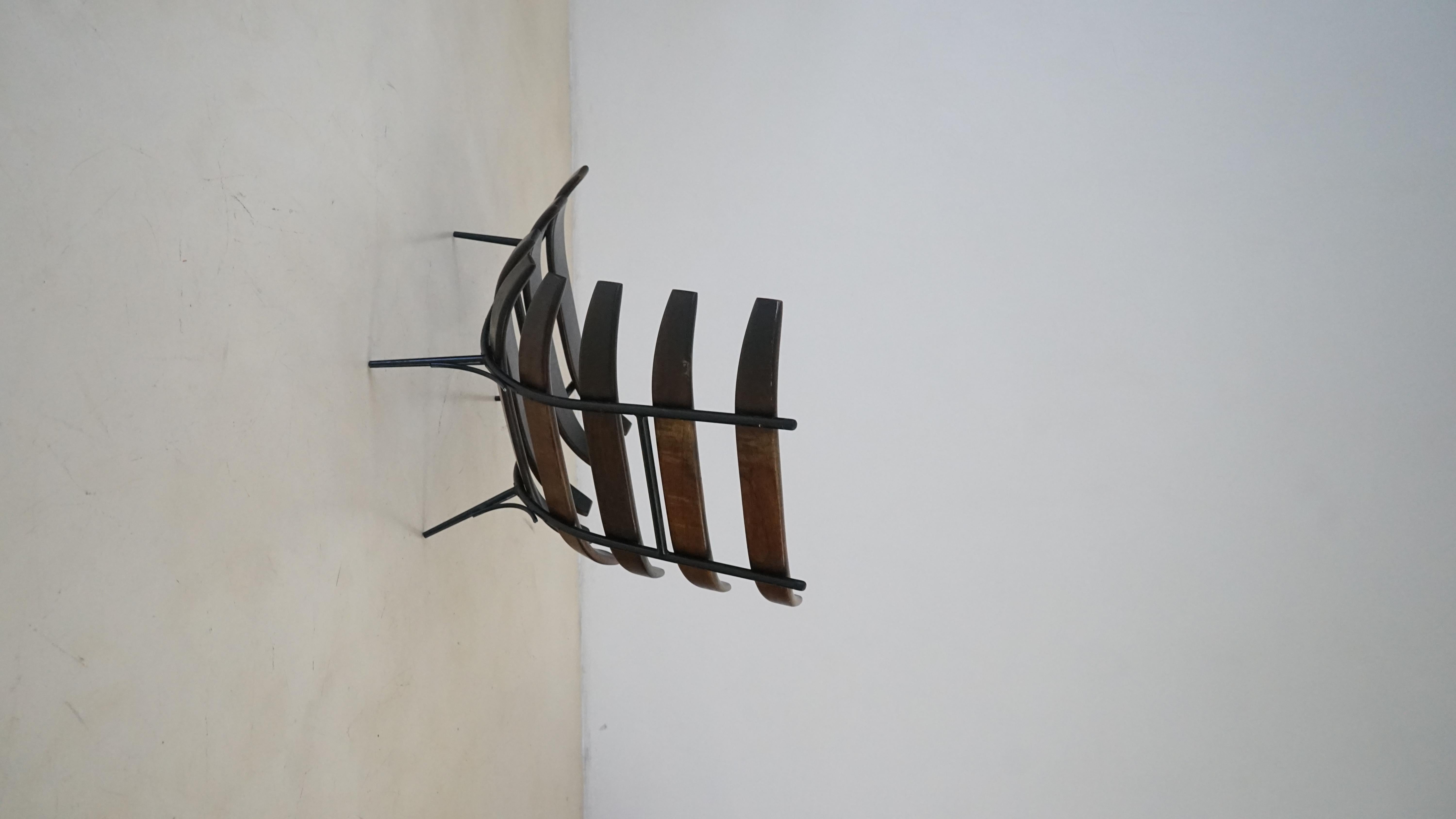 The Costela armchair is an iconic Brazilian Mid-Century Modern piece. It was designed by Martin Eisler (1913 - 1977) in 1953 and manufactured by the companies Móveis Artesanal and Forma S.A. Móveis e Objetos de Arte, where he was partner and