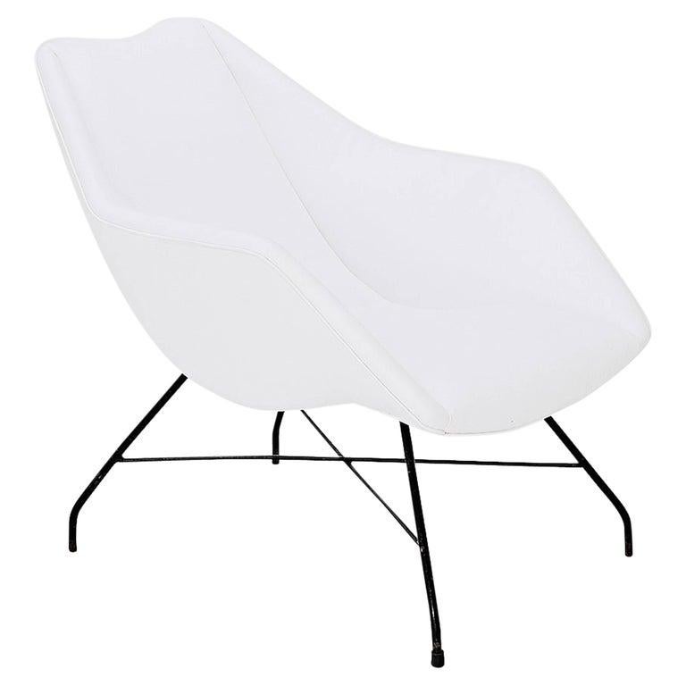 Peint Chaise longue brésilienne moderne modèle « Shell » blanche de Martin Eisler & Carlo Hauner en vente