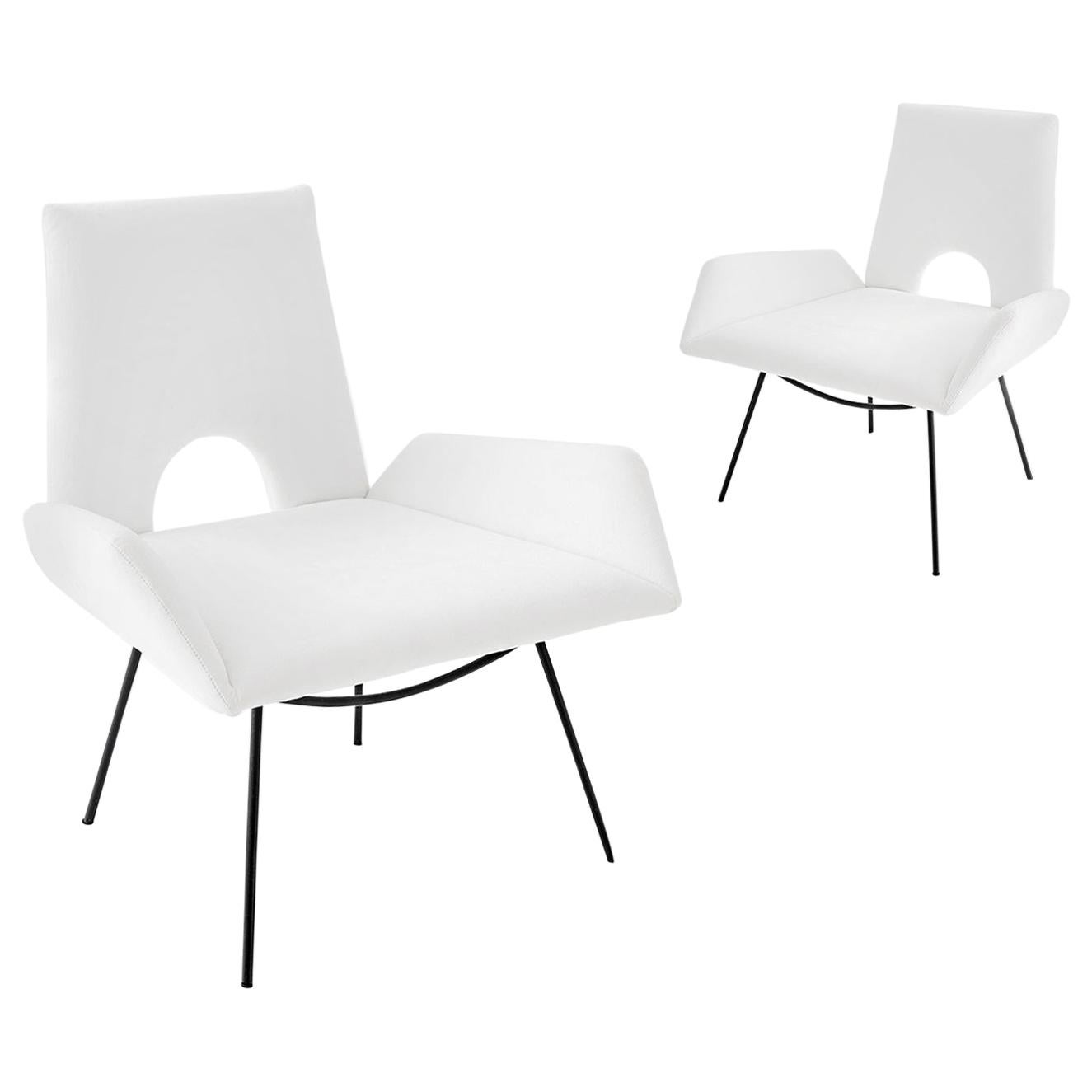 Paire de fauteuils bas brésiliens modernes Martin Eisler & Carlo Hauner en tissu blanc