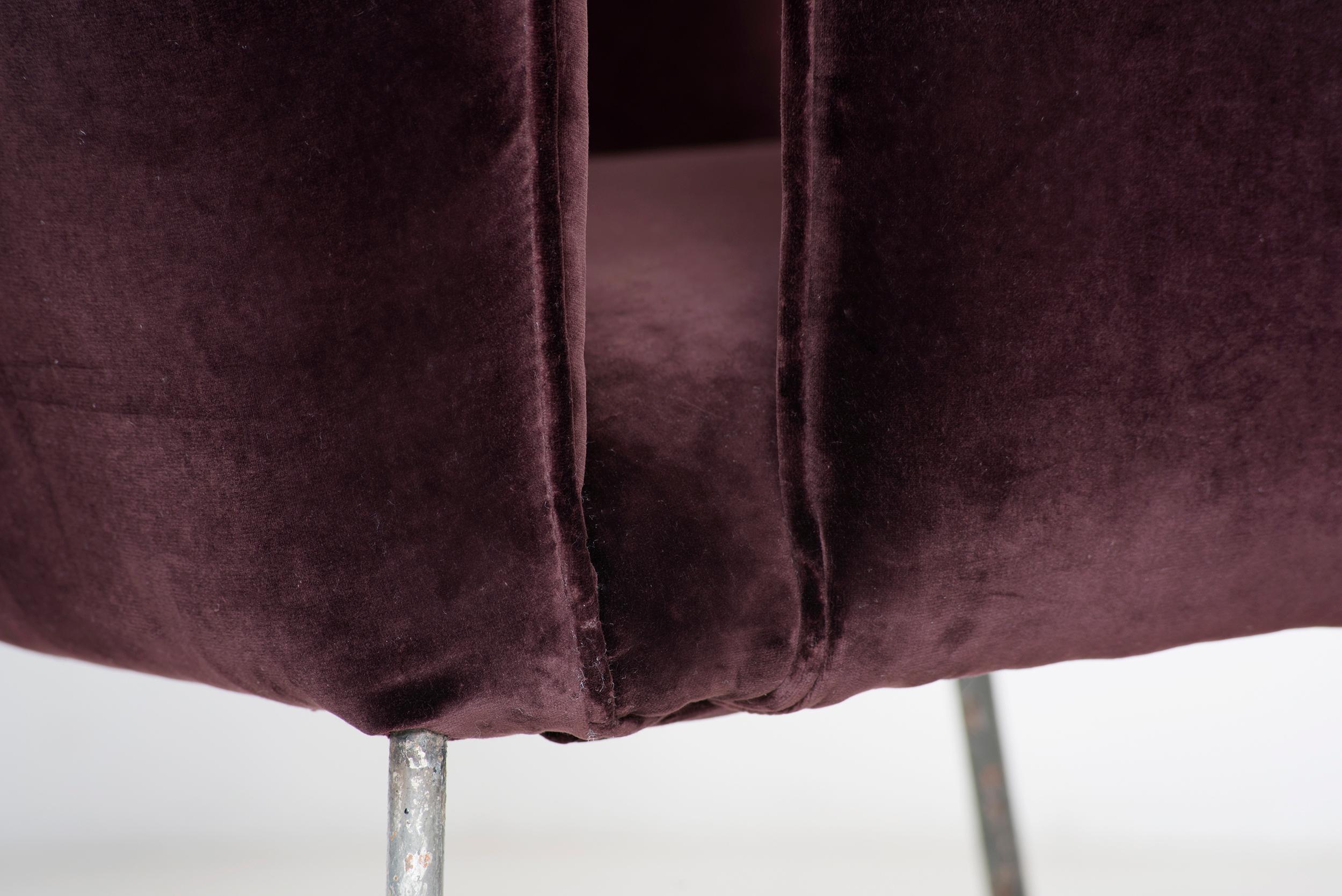 Paire de fauteuils en velours violet Martin Eisler & Carlo Hauner Excellent état - En vente à Barcelona, ES