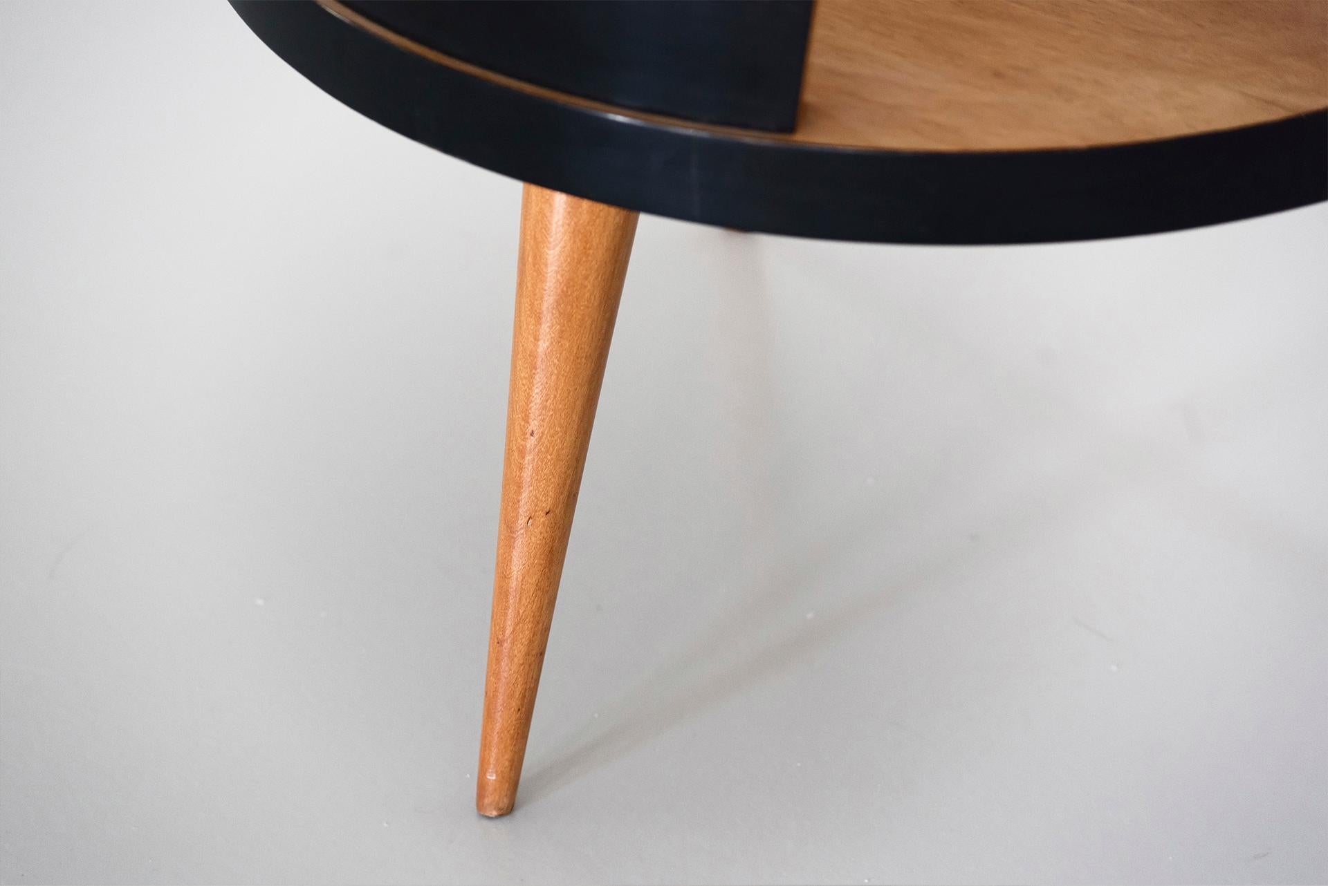 Mid-Century moderno Martin Eisler & Carlo Hauner Tavolino rotondo in legno brasiliano e vetro in vendita