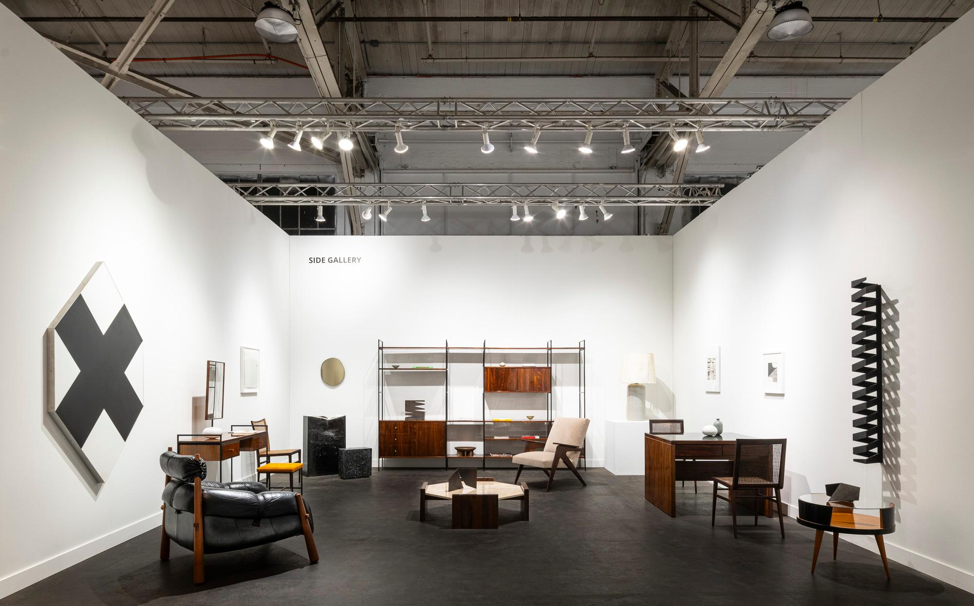 Martin Eisler & Carlo Hauner Tavolino rotondo in legno brasiliano e vetro In condizioni buone in vendita a Barcelona, ES