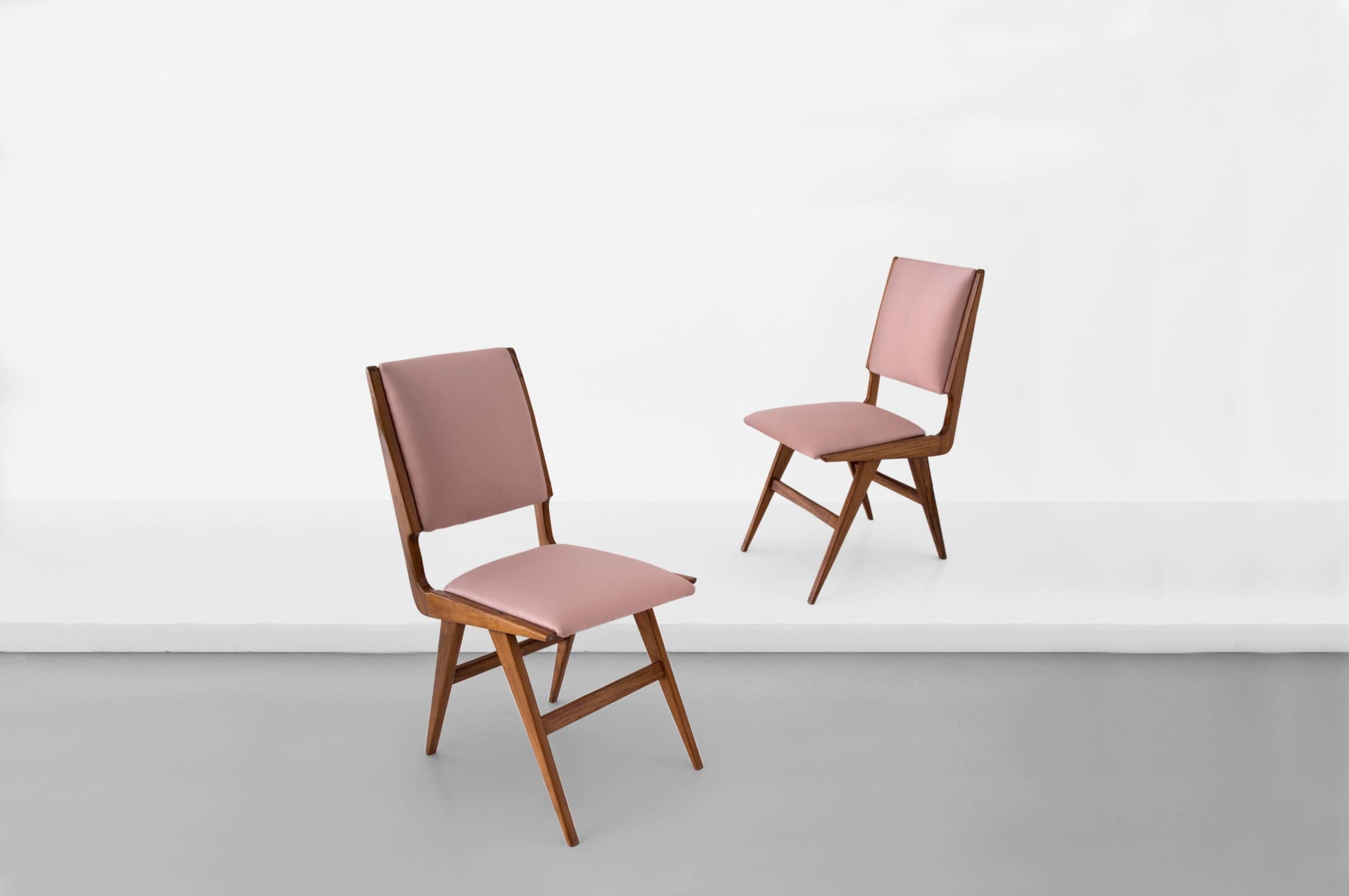 Martin Eisler & Carlo Hauner Brazilian Design Pink Silk Wood Dining Chairs, 1950 In Good Condition For Sale In Barcelona, ES