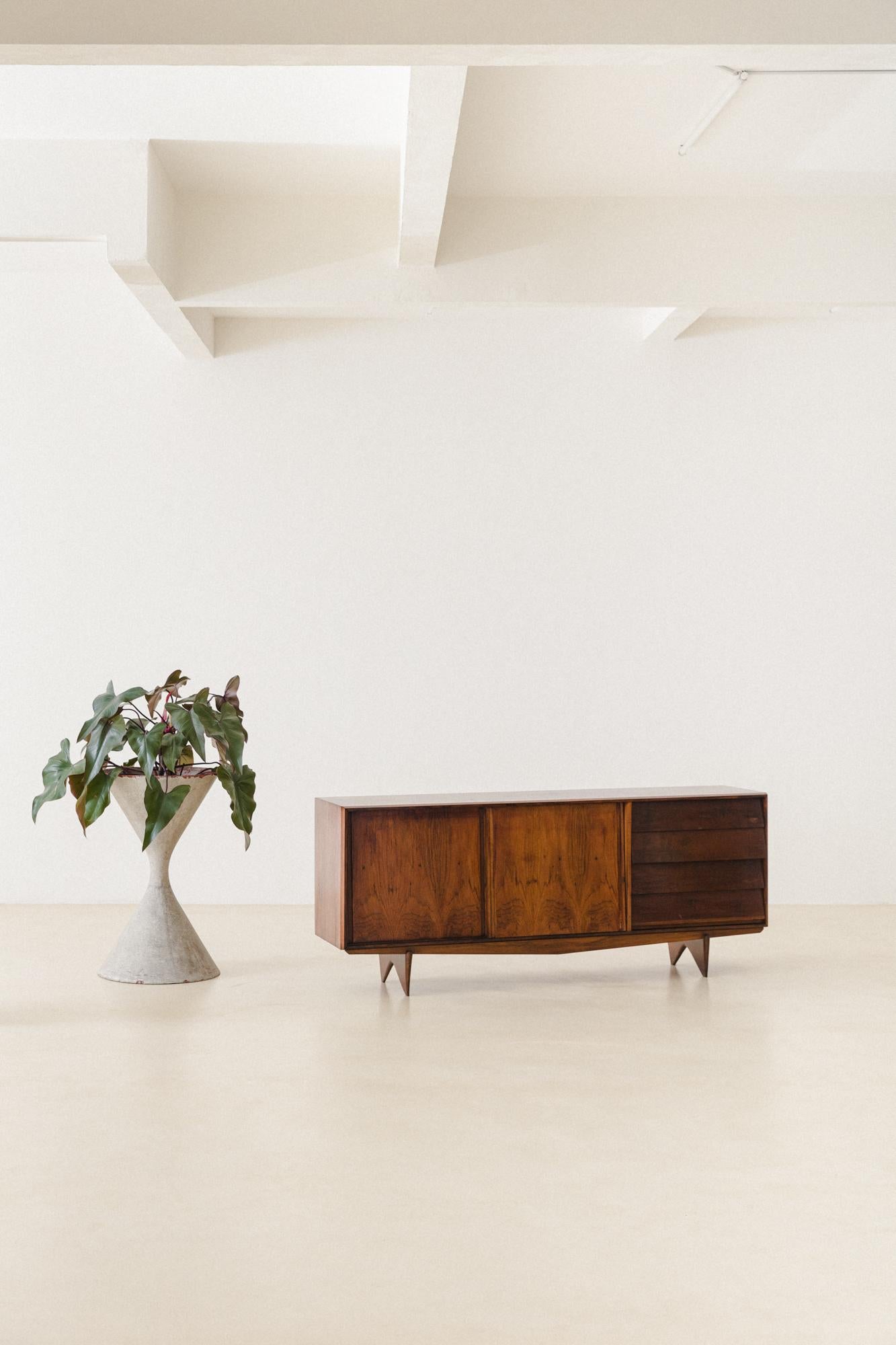 This Caviuna Credenza was designed by Martin Eisler (1913-1977) for Forma S.A. Móveis e Objetos de Arte in the 1950s.

This furniture typology was very common at the period, appearing in several interior projects published in the most known design