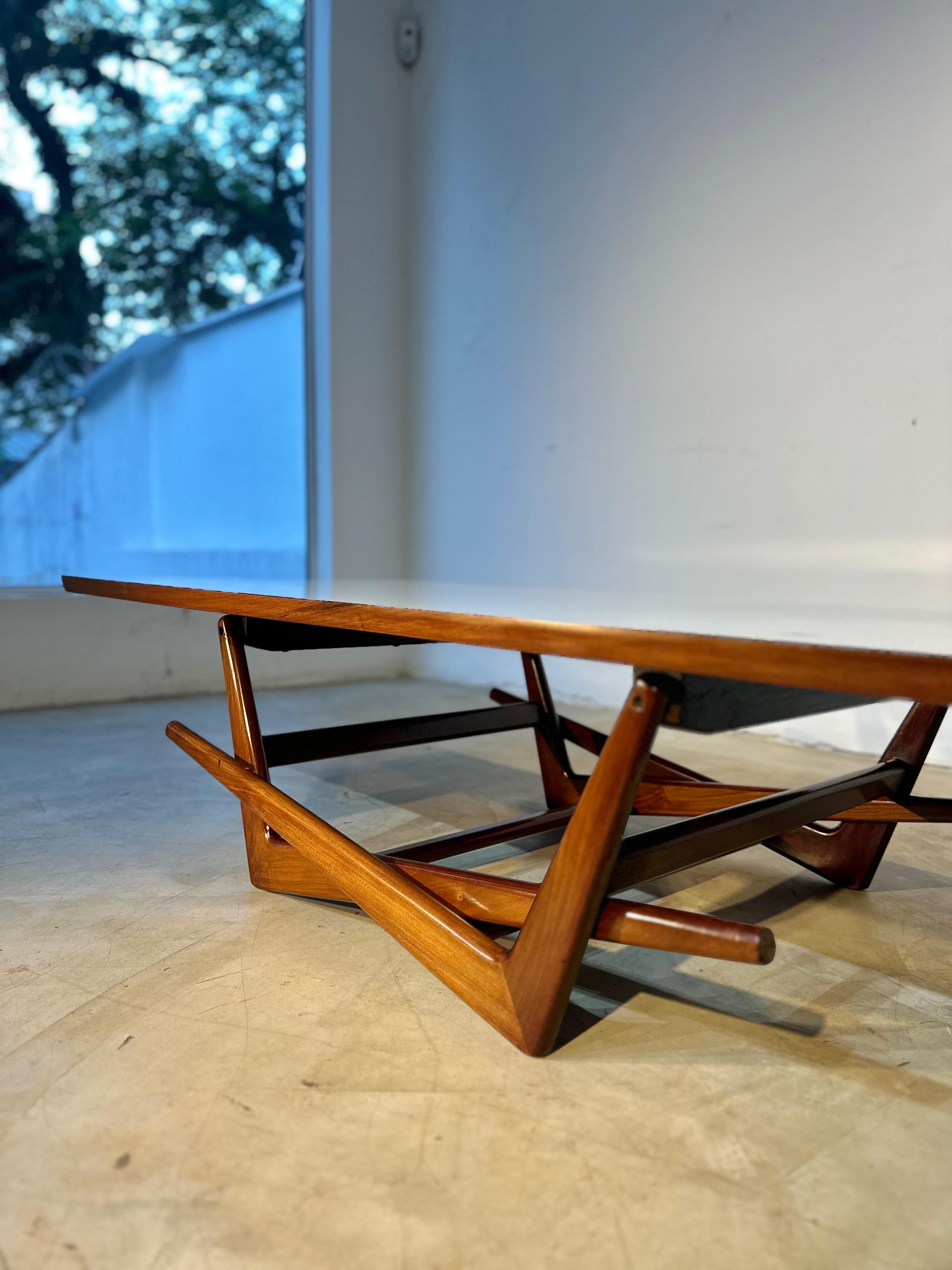 Martin Eisler for Forma. Mid-Century Modern Folding Center/Dining Table in Wood In Good Condition For Sale In Sao Paulo, SP