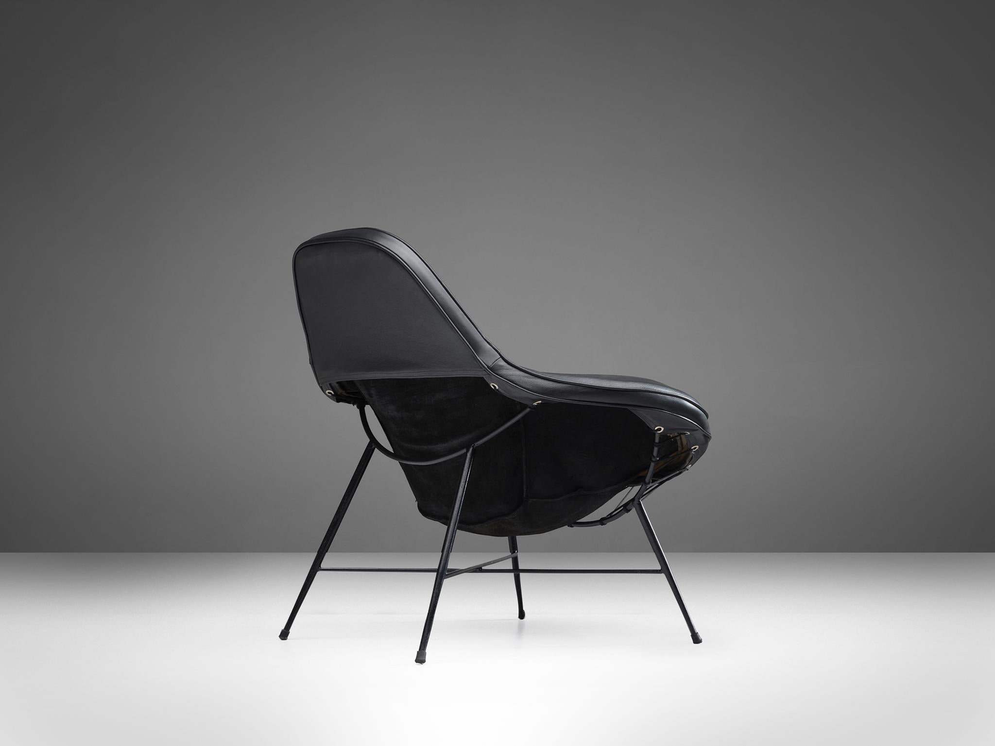 Martin Eisler, lounge chair, iron, leather, Brazil, 1950s

Elegant and modern lounge chair by Brazilian designer Martin Eisler. A visually interesting contrast is created between the thin frame and the voluminous, solid seat, which underlines the