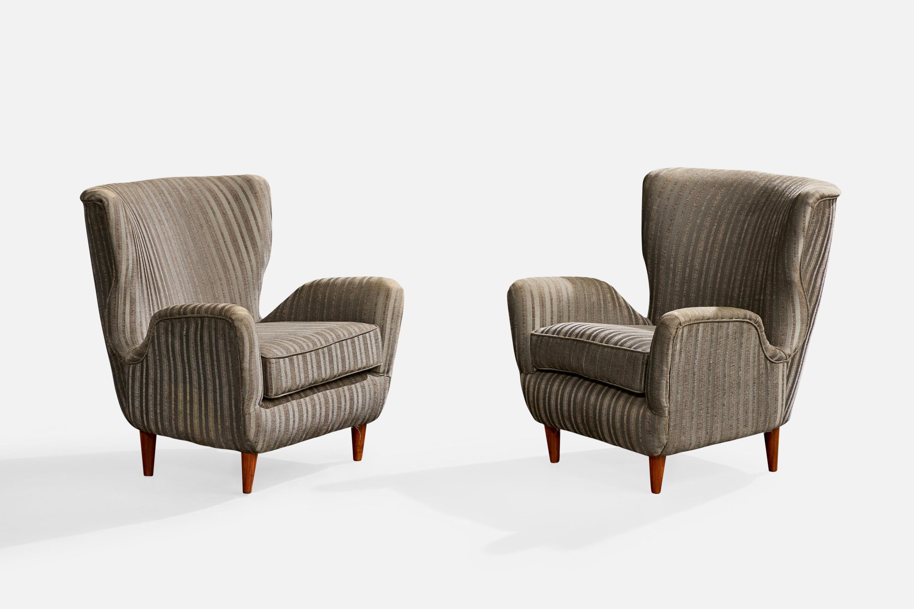 Ein Paar graue Sessel aus Stoff und Holz, entworfen von Martin Eisler und hergestellt von Forma, Brasilien, ca. 1950er Jahre.

Vintage-Stoff in gutem Zustand, idealerweise neu gepolstert.

Gesamtabmessungen (Zoll): 32,75 