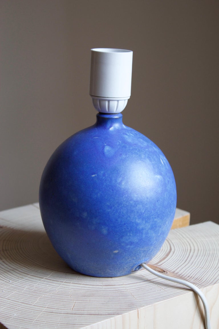 Martin Flodén, Table Lamp, Blue Stoneware, Artist's Studio Arvika, Sweden, 1940s In Good Condition For Sale In West Palm Beach, FL