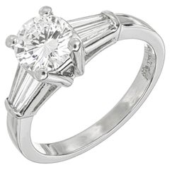 Martin Flyer GIA 1.01 Carat Round Diamond Platinum Three-Stone Engagement Ring (bague de fiançailles à trois pierres en platine)