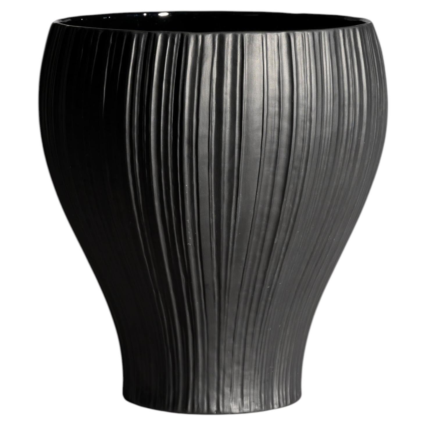 Martin Freyer Plissé Porcelaine Noire Vase for Rosenthal, Germany, 1970s
