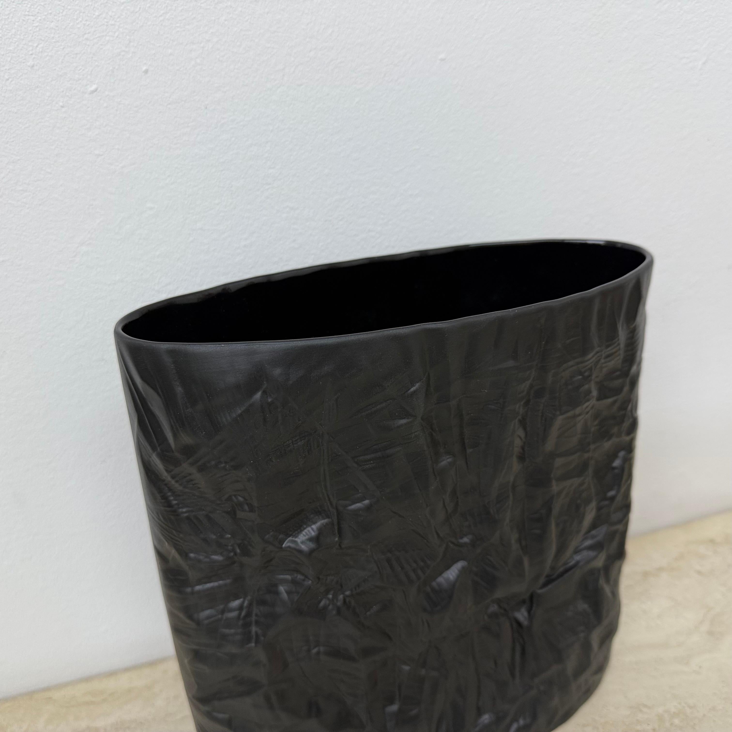 Martin Freyer Rosenthal Bisque Porcelaine Noire Papierrelief Vase Op Art 1970s im Angebot 7