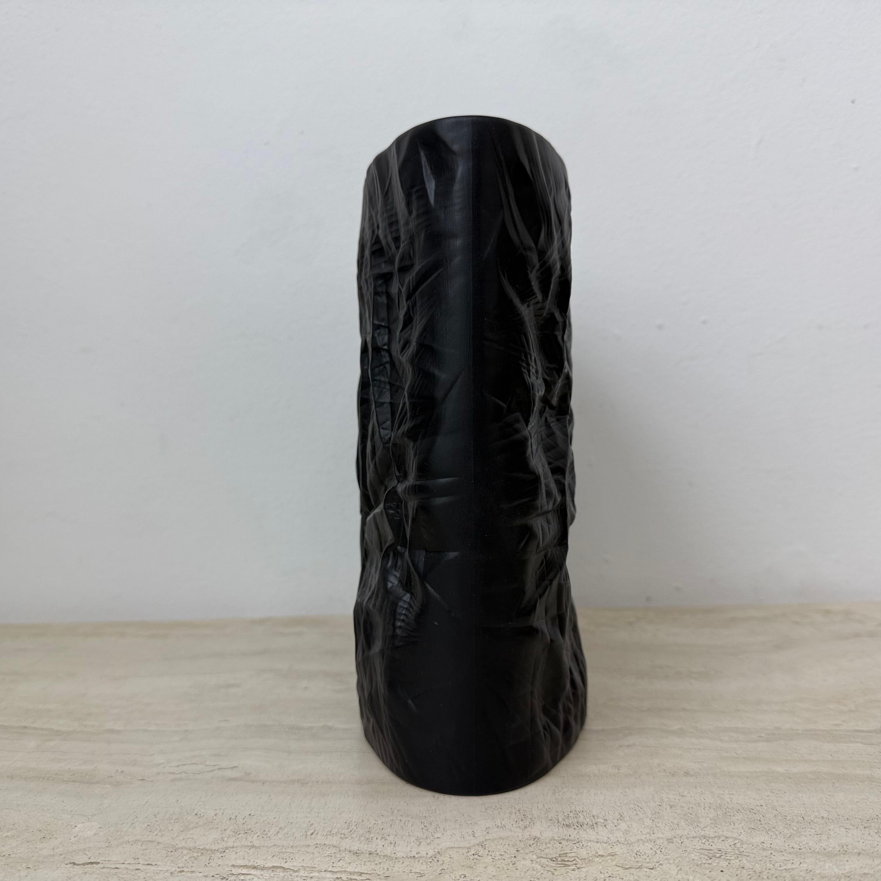Martin Freyer Rosenthal Bisque Porcelaine Noire Papierrelief Vase Op Art 1970s (Moderne der Mitte des Jahrhunderts) im Angebot