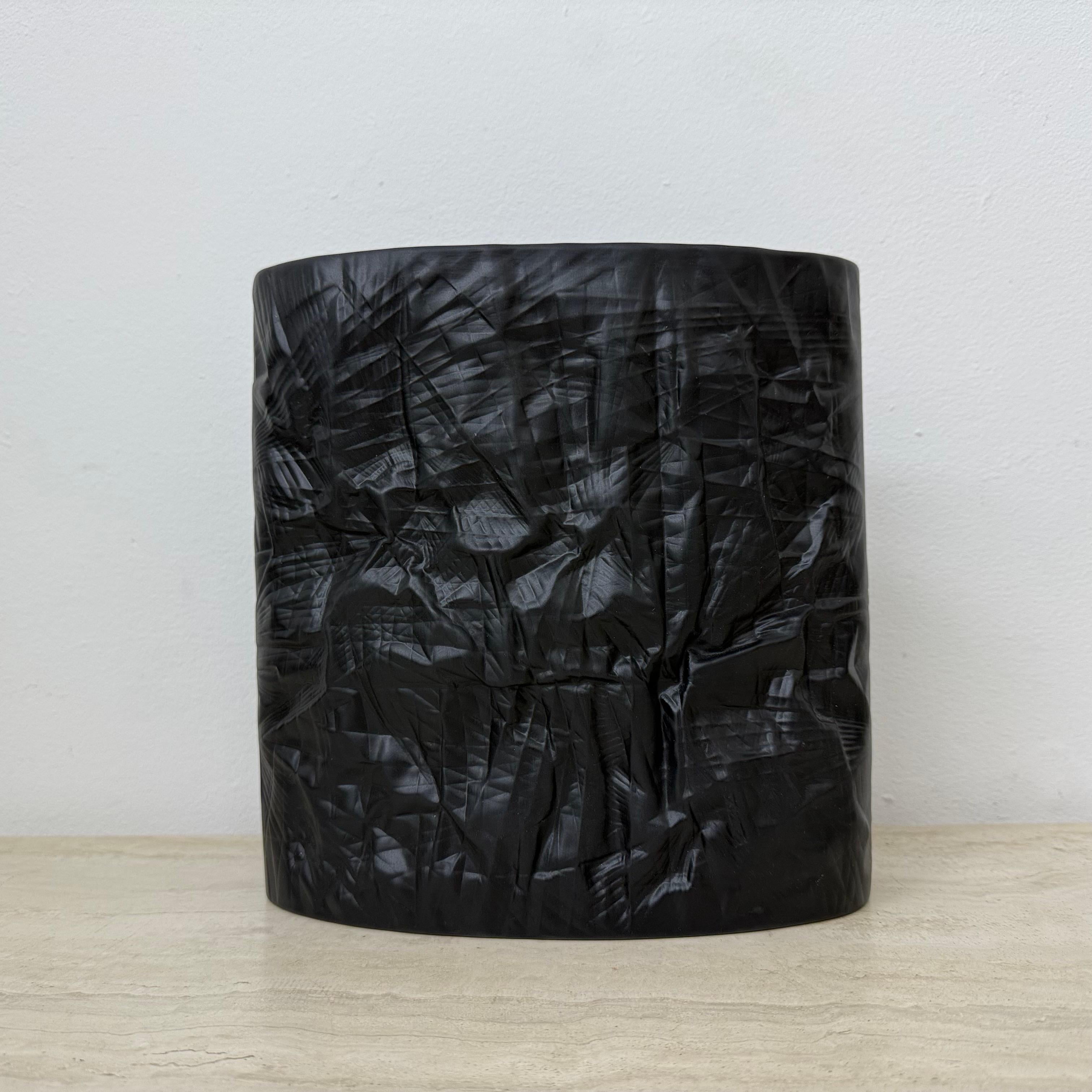Martin Freyer Rosenthal Bisque Porcelaine Noire Papierrelief Vase Op Art 1970s im Zustand „Gut“ im Angebot in Delft, NL